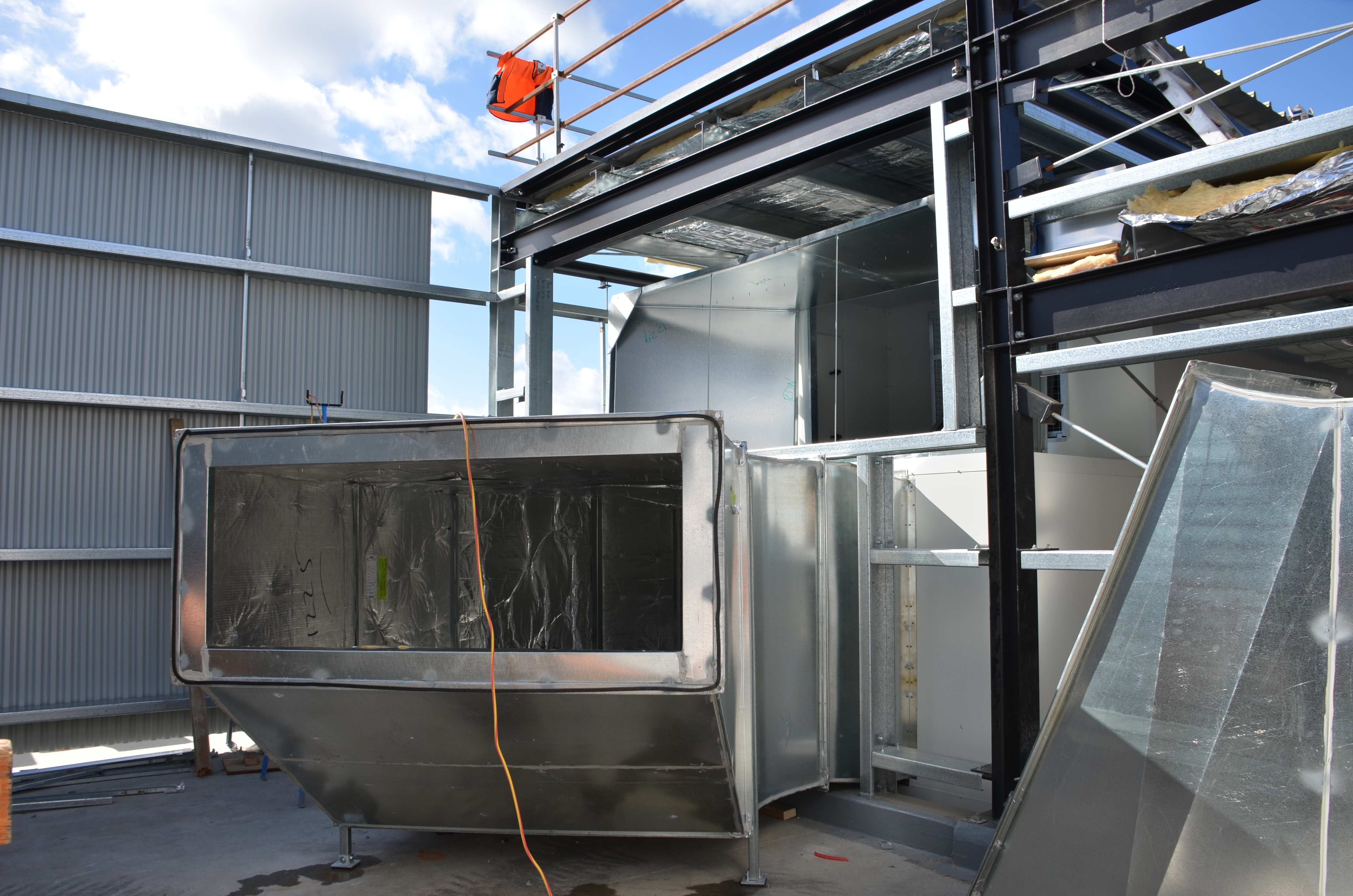 https://archive.abp.unimelb.edu.au/objects/images/Construction/Images/Services/Mechanical/Roof level plant/DSC_5424.JPG