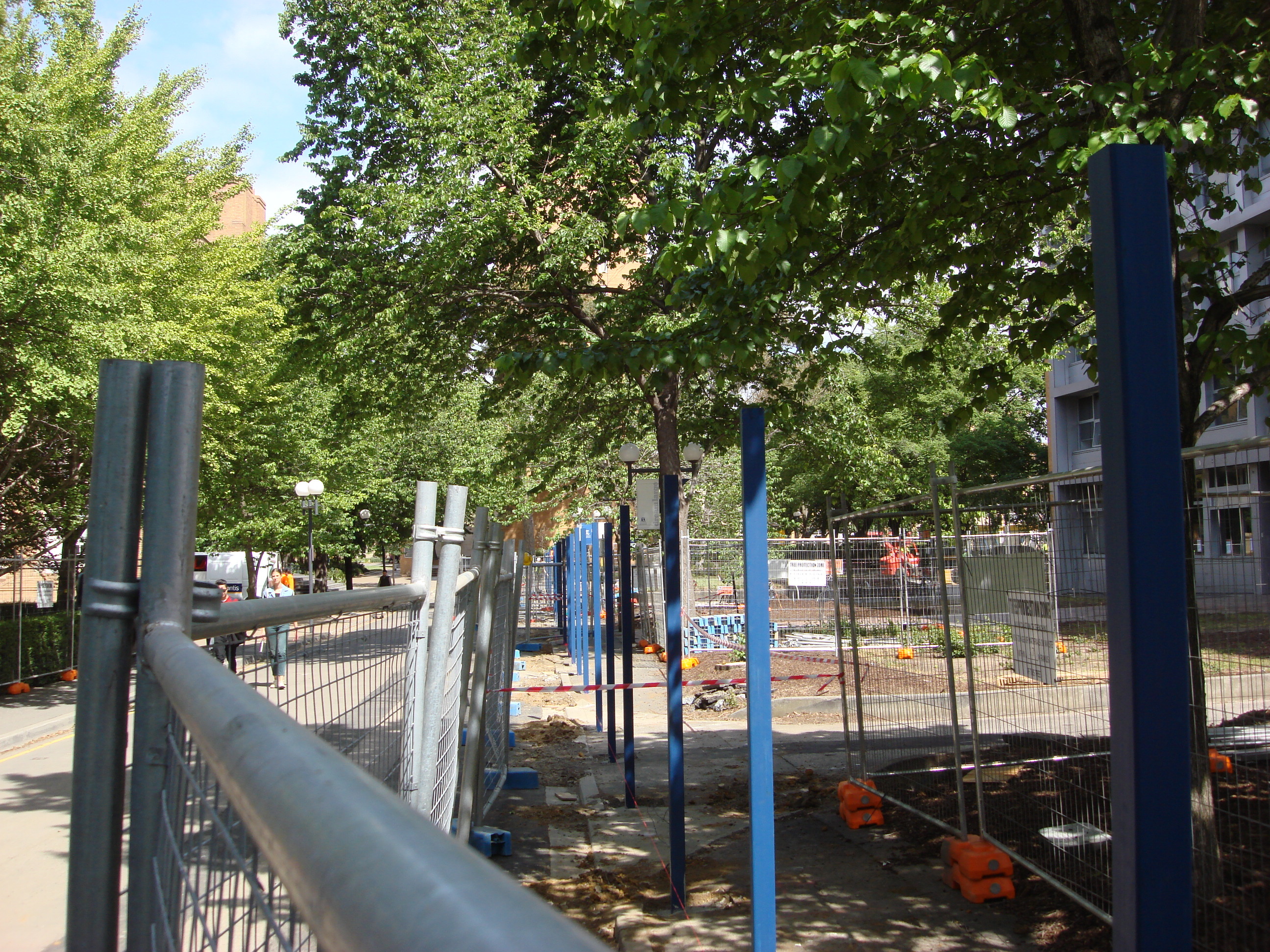 https://archive.abp.unimelb.edu.au/objects/images/Pre-construction/Hoardings and sheds/DSC07765.JPG https://archive.abp.unimelb.edu.au/objects/images/Pre-construction/Hoardings and sheds/DSC07765.JPG