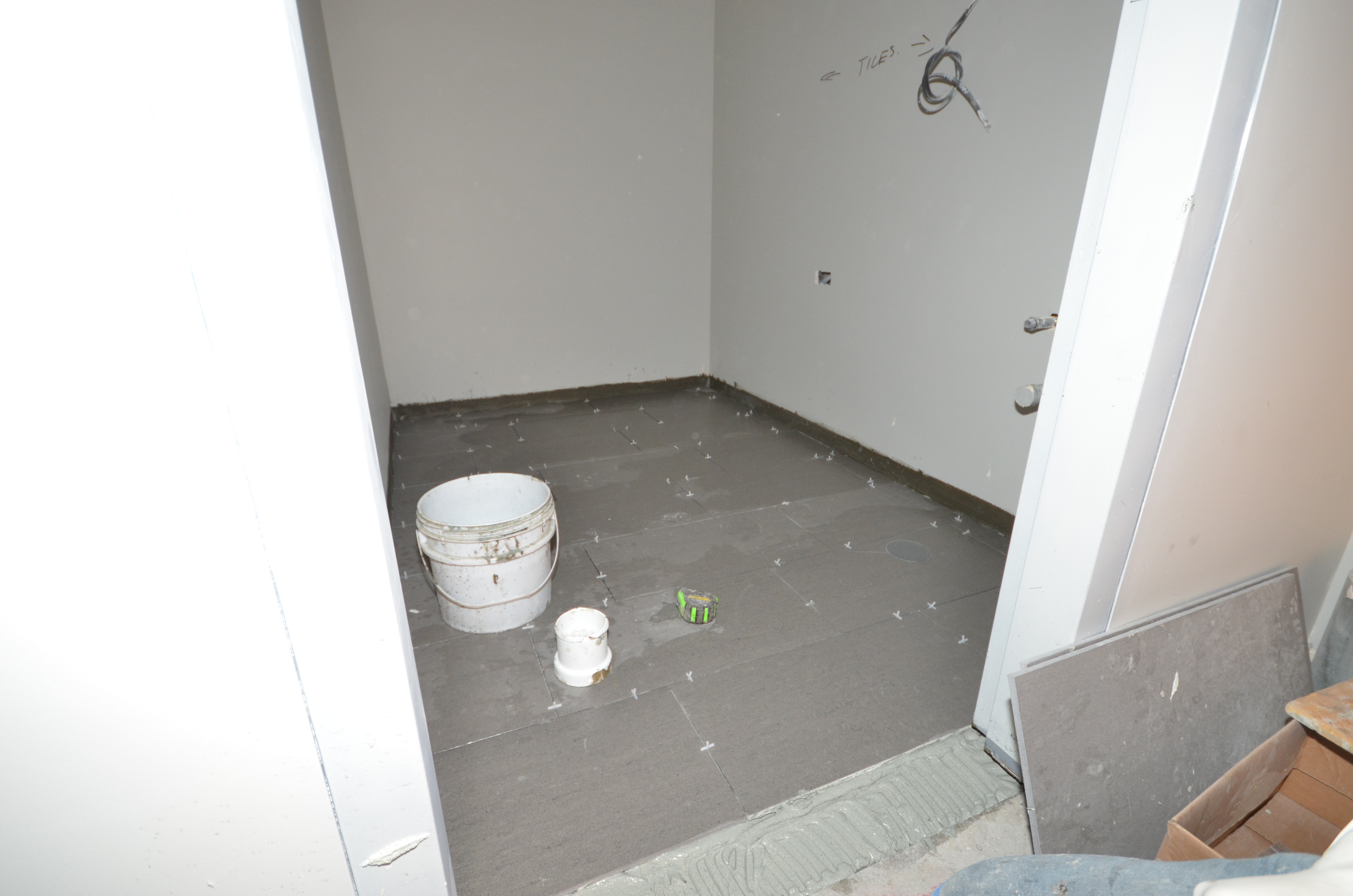https://archive.abp.unimelb.edu.au/objects/images/Construction/Images/Floors and finishes/Tiling wet areas/DSC_6711.JPG