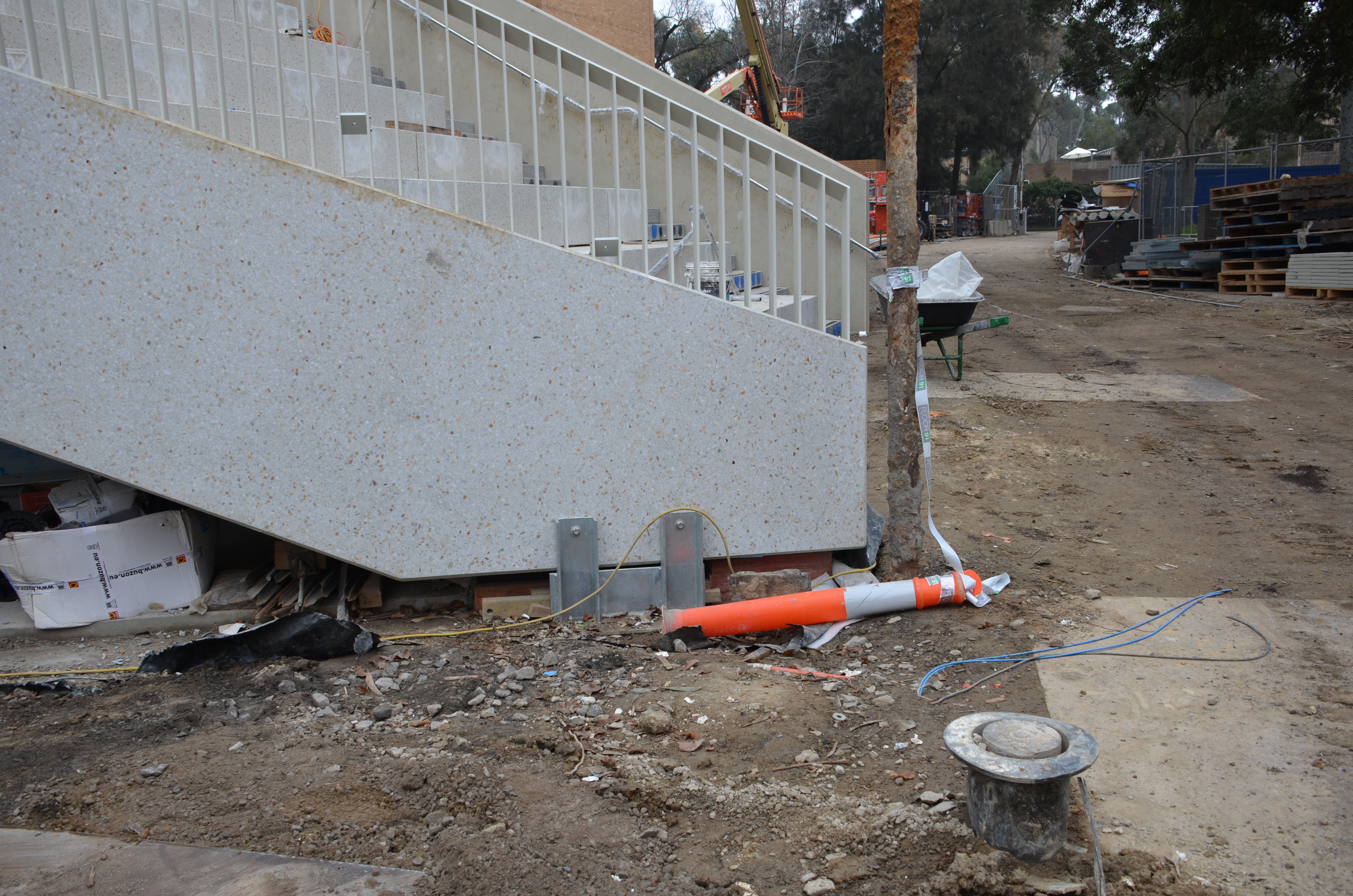 https://archive.abp.unimelb.edu.au/objects/images/Construction/Images/Stairs, walkways and balustrades/External east stairs/DSC_9485.JPG