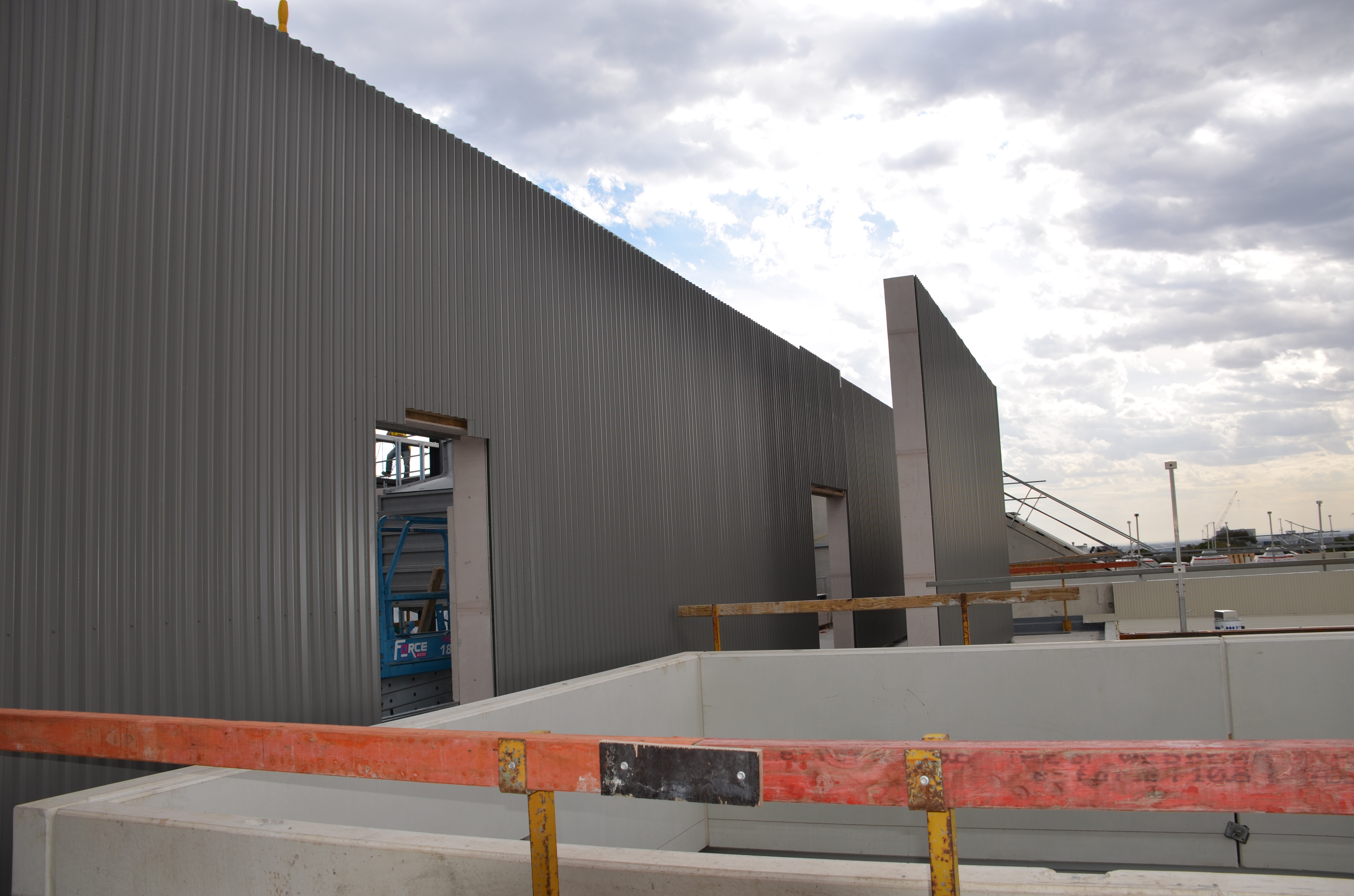 https://archive.abp.unimelb.edu.au/objects/images/Construction/Images/Roof/Plantroom claddings/DSC_5658.JPG