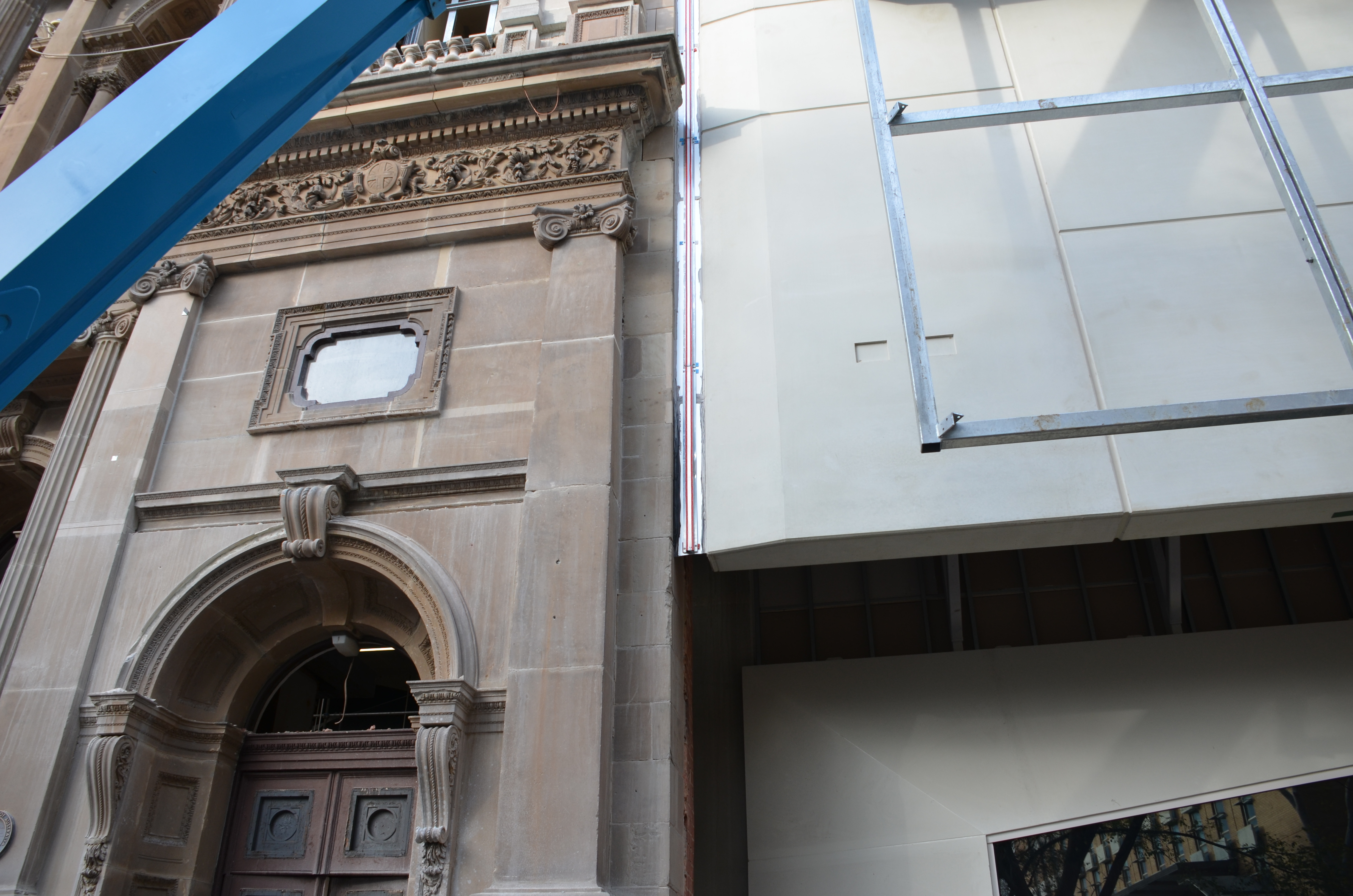 https://archive.abp.unimelb.edu.au/objects/images/Construction/Images/Facades/Joseph Reed/External seal to new building/DSC_8732.JPG https://archive.abp.unimelb.edu.au/objects/images/Construction/Images/Facades/Joseph Reed/External seal to new building/DSC_8732.JPG
