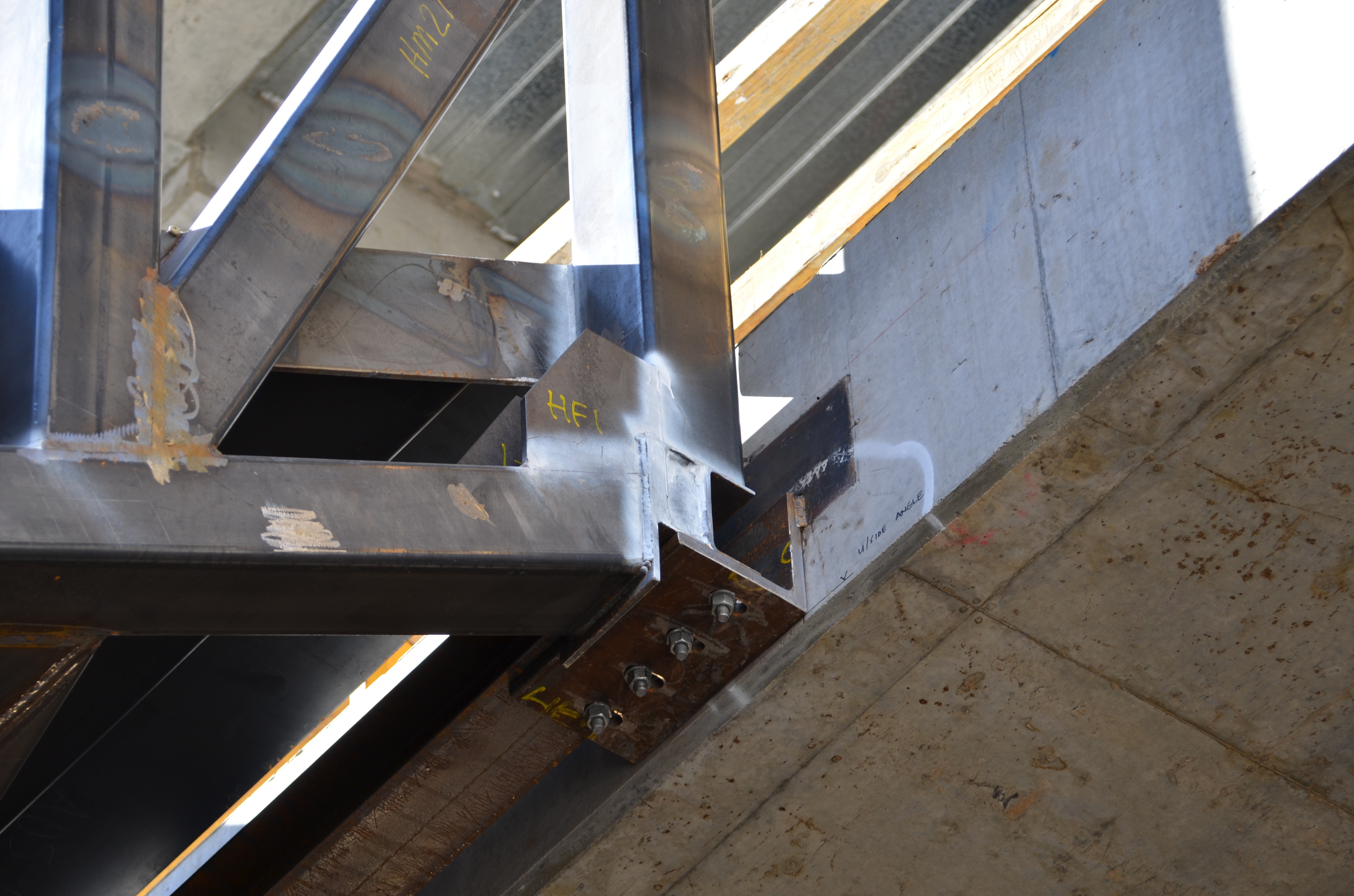 https://archive.abp.unimelb.edu.au/objects/images/Construction/Images/Stairs, walkways and balustrades/Y Stairs structural steel/Installation/DSC_3295.JPG
