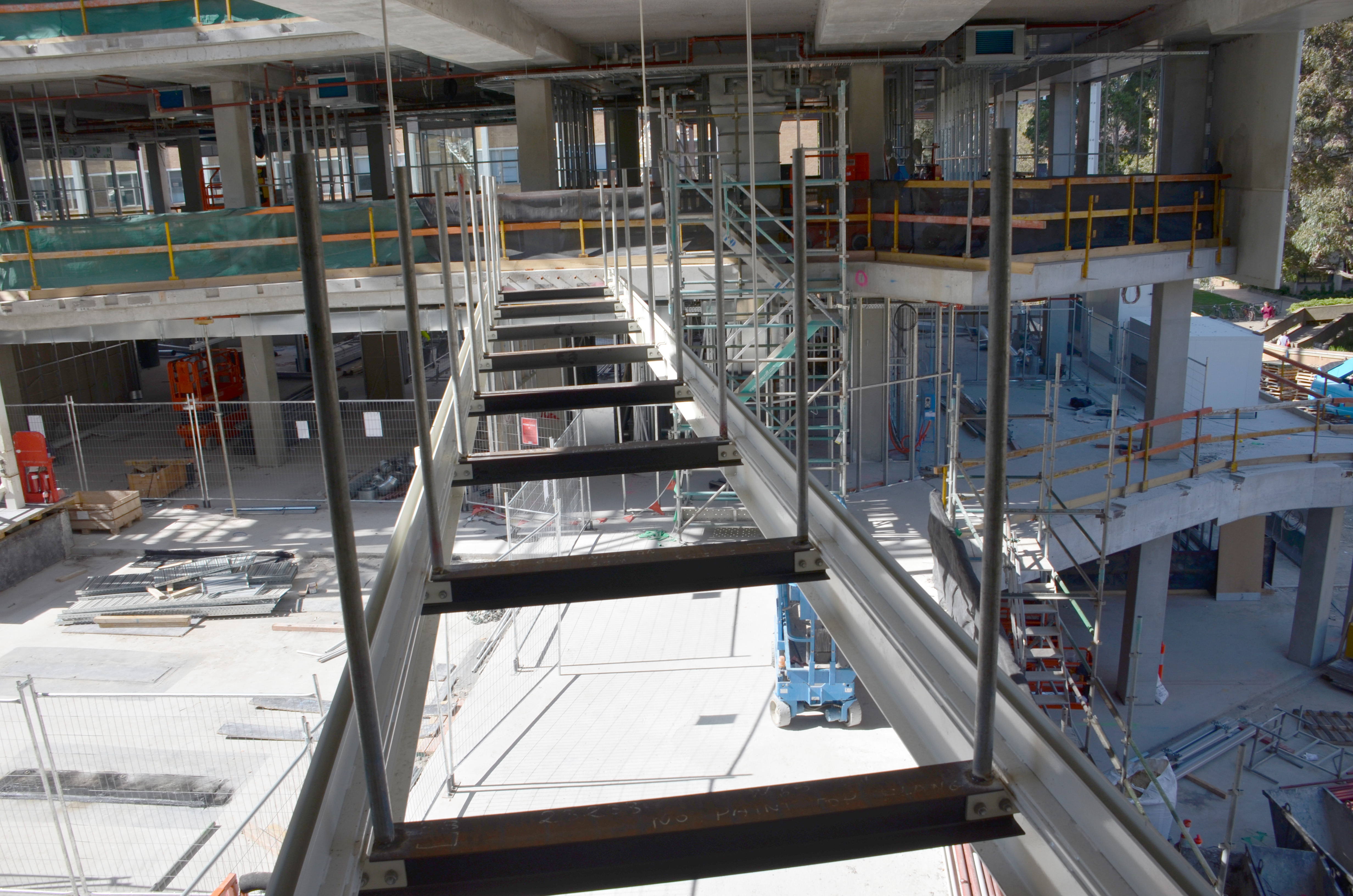 https://archive.abp.unimelb.edu.au/objects/images/Construction/Images/Stairs, walkways and balustrades/Structural steel walkway level 2 east/DSC_4395.JPG https://archive.abp.unimelb.edu.au/objects/images/Construction/Images/Stairs, walkways and balustrades/Structural steel walkway level 2 east/DSC_4395.JPG
