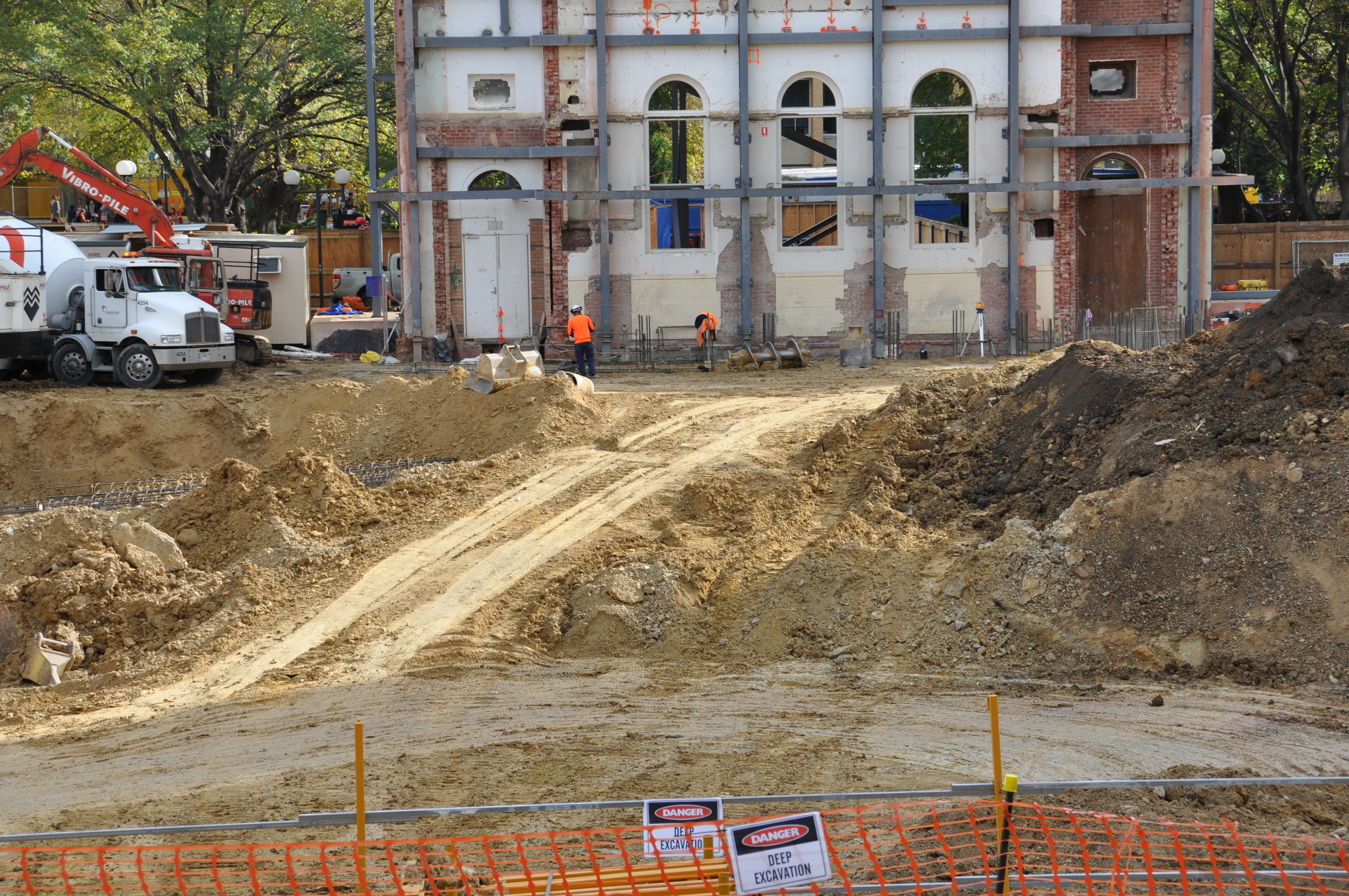 https://archive.abp.unimelb.edu.au/objects/images/Construction/Images/Basement/Bulk excavation/DSC_0137.JPG