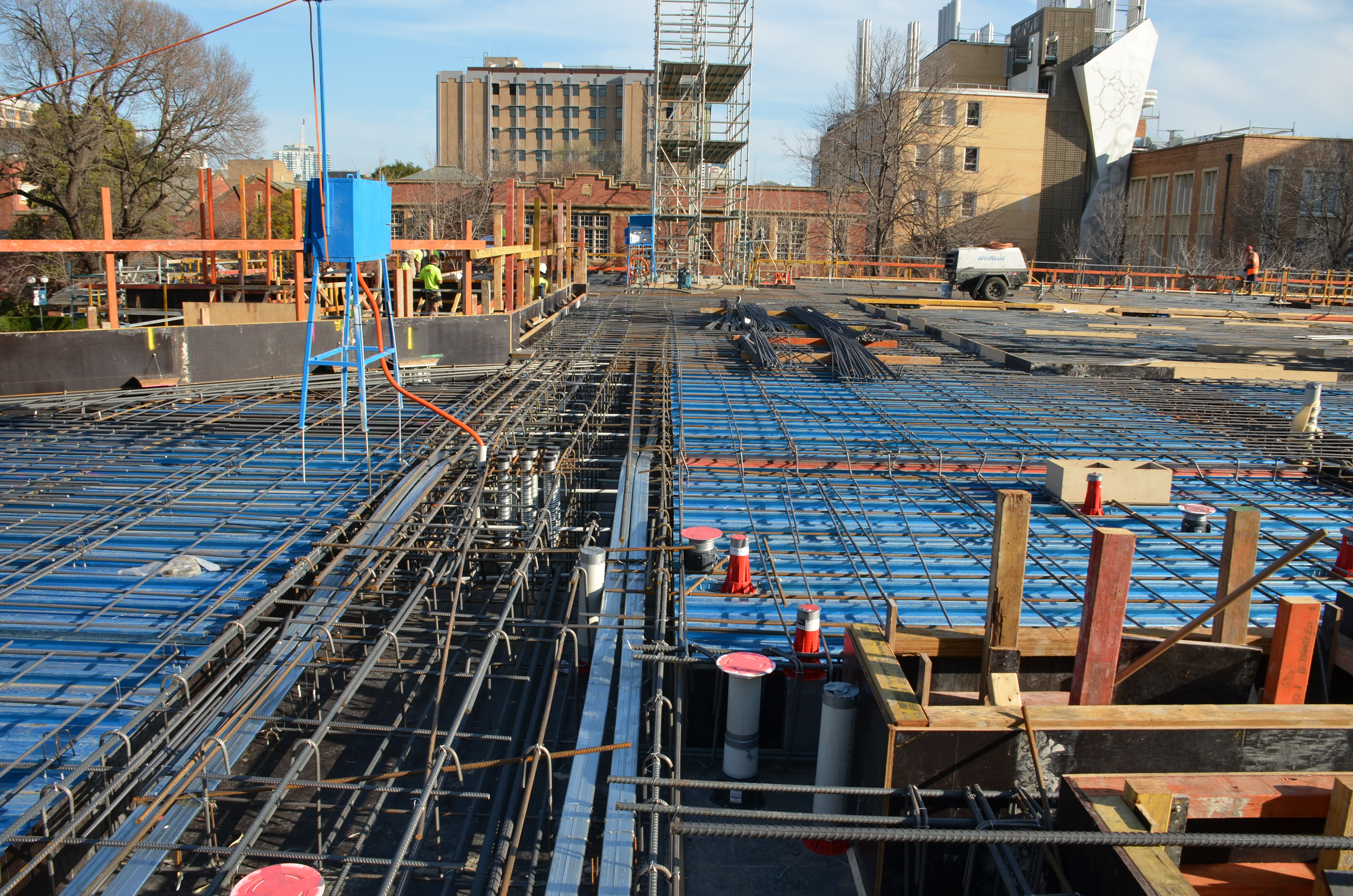 https://archive.abp.unimelb.edu.au/objects/images/Construction/Images/Concrete suspended slabs and beams/Post-tensioned beams & slabs/DSC_1696.JPG