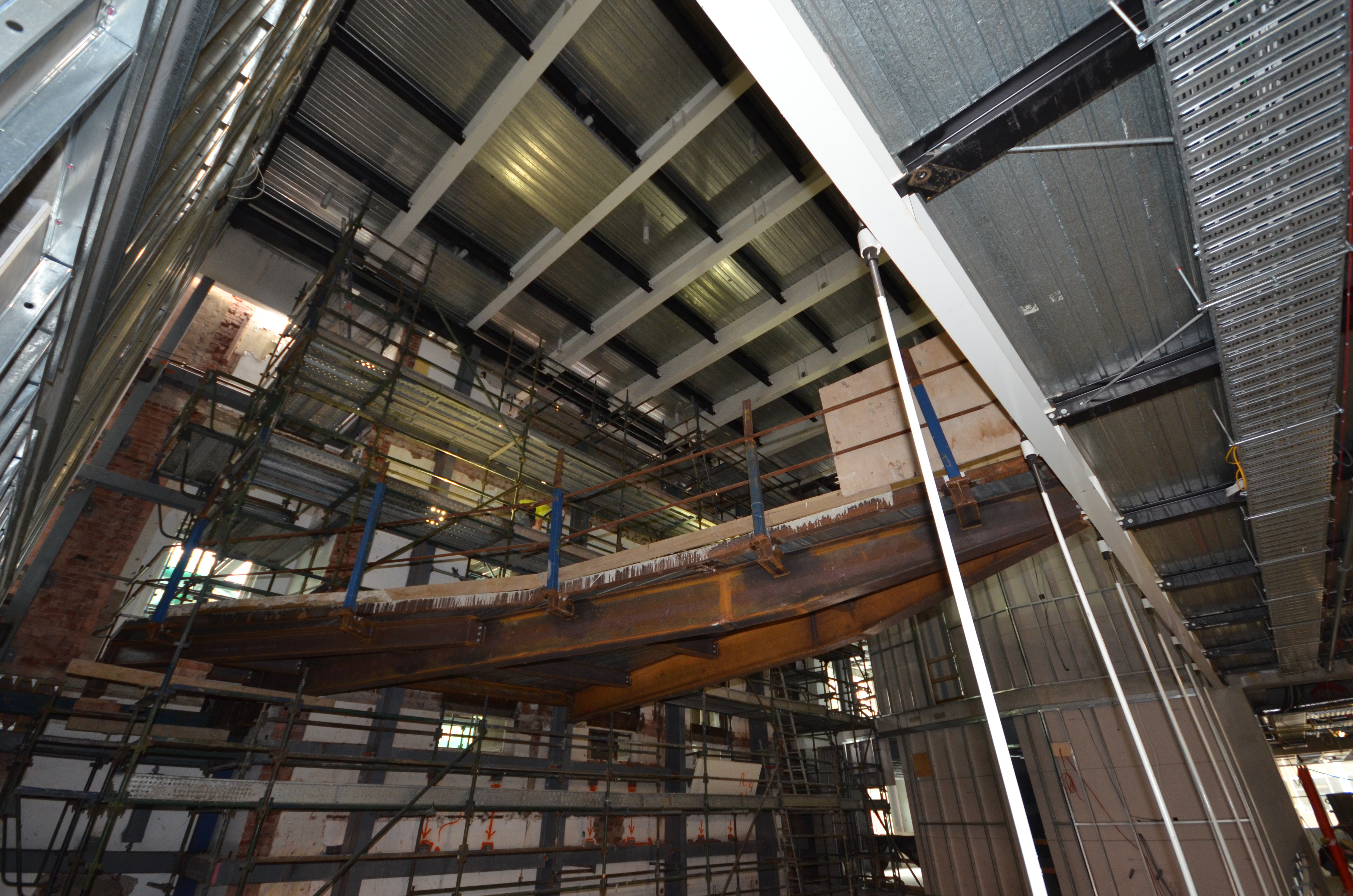 https://archive.abp.unimelb.edu.au/objects/images/Construction/Images/Stairs, walkways and balustrades/Structural steel walkways & support structure/DSC_6684.JPG