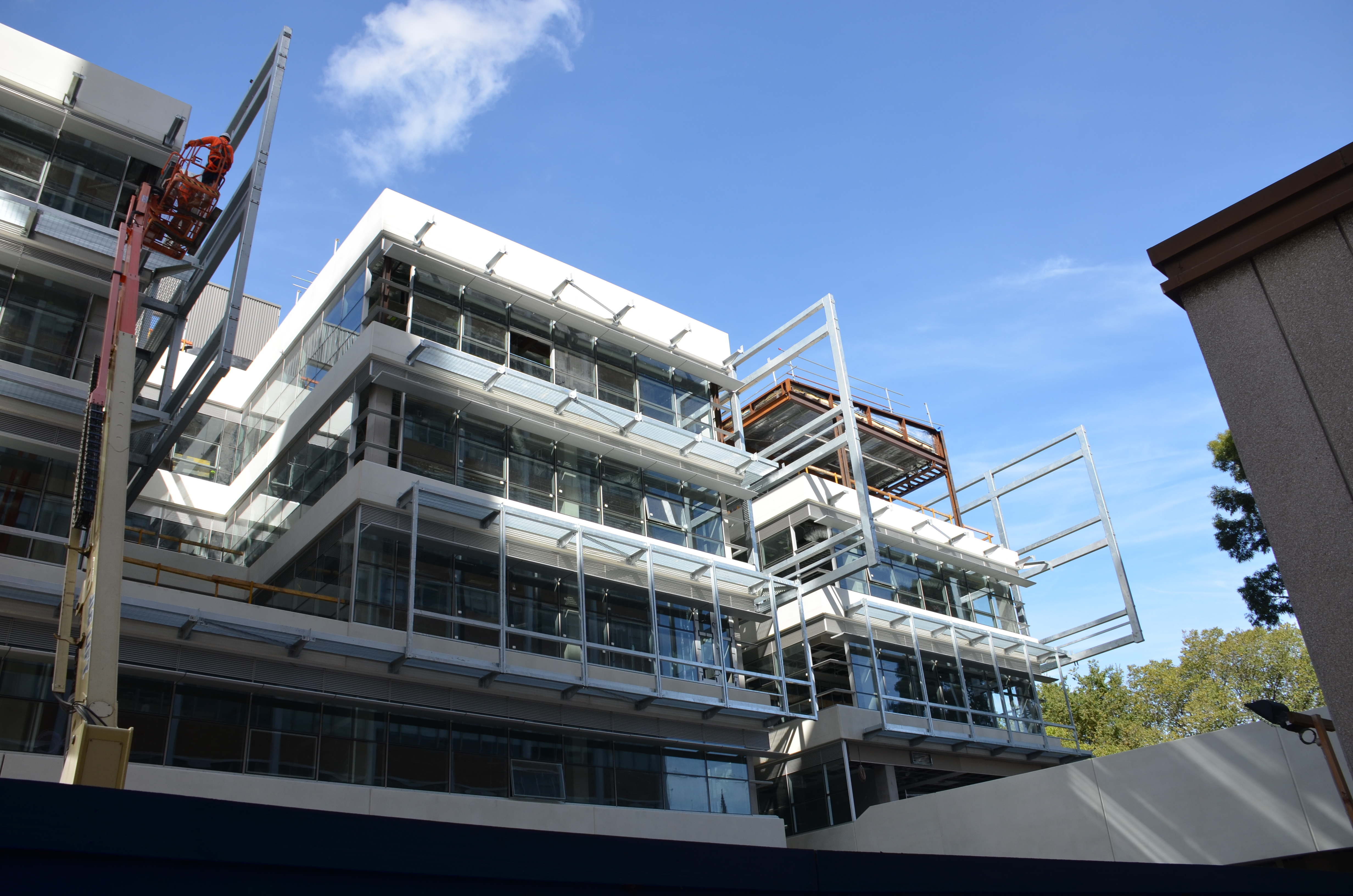 https://archive.abp.unimelb.edu.au/objects/images/Construction/Images/Facades/Zinc screens & access platforms/Zinc screens and frames/DSC_6237.JPG