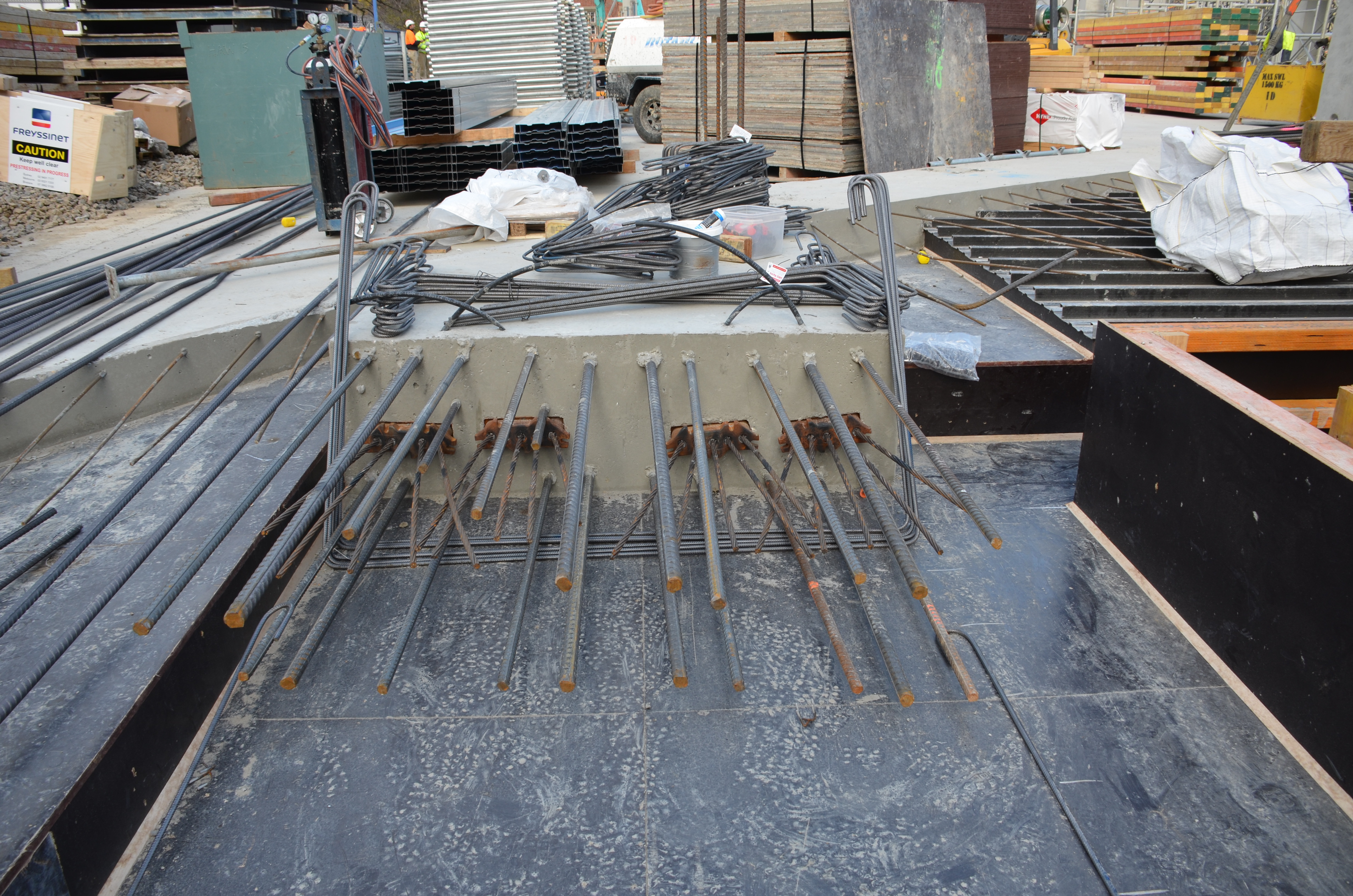 https://archive.abp.unimelb.edu.au/objects/images/Construction/Images/Concrete suspended slabs and beams/Post-tensioned beams & slabs/DSC_1399.JPG