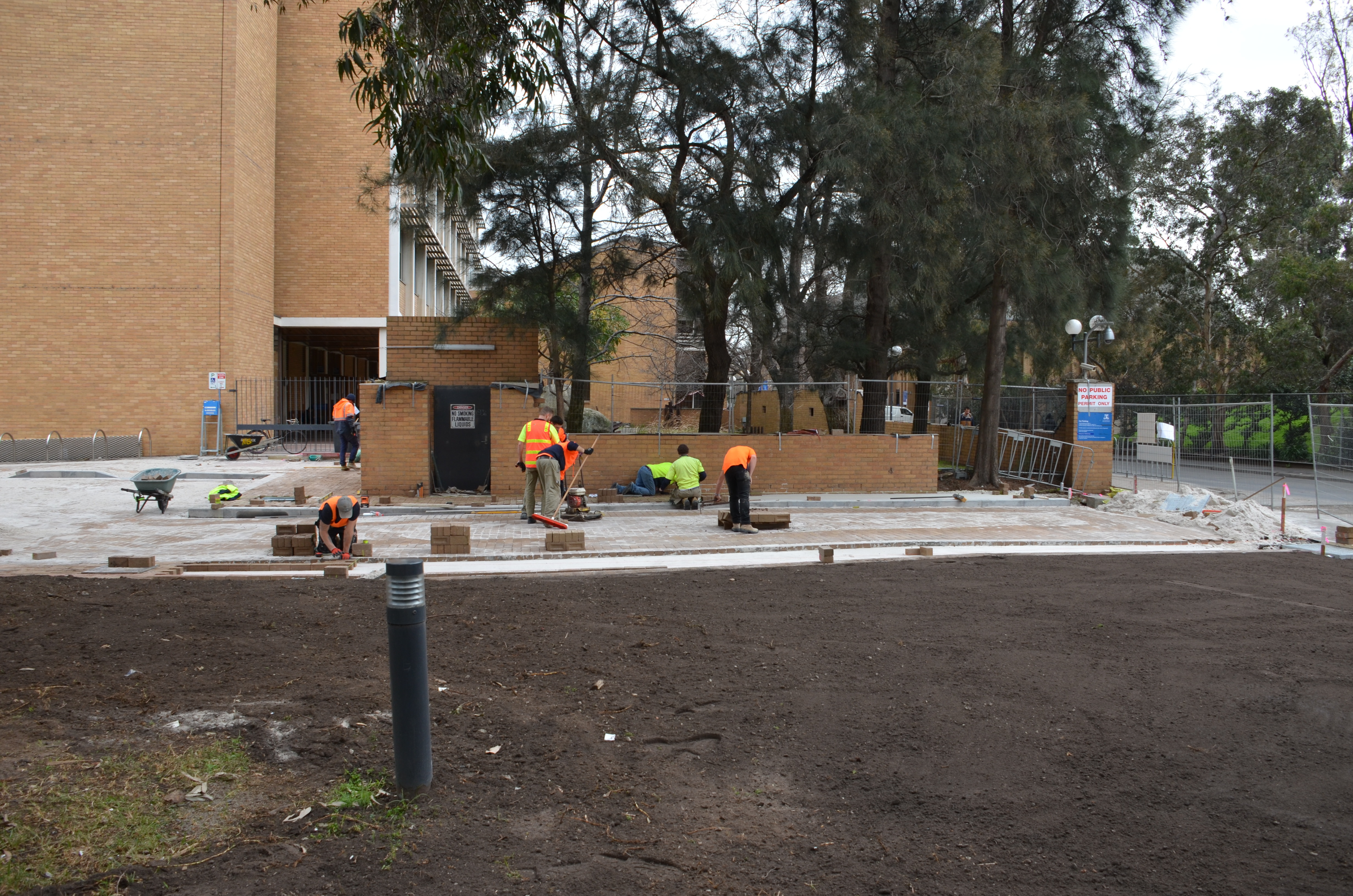 https://archive.abp.unimelb.edu.au/objects/images/Construction/Images/External Works/Brick paving & brick walls/DSD_0045.JPG https://archive.abp.unimelb.edu.au/objects/images/Construction/Images/External Works/Brick paving & brick walls/DSD_0045.JPG