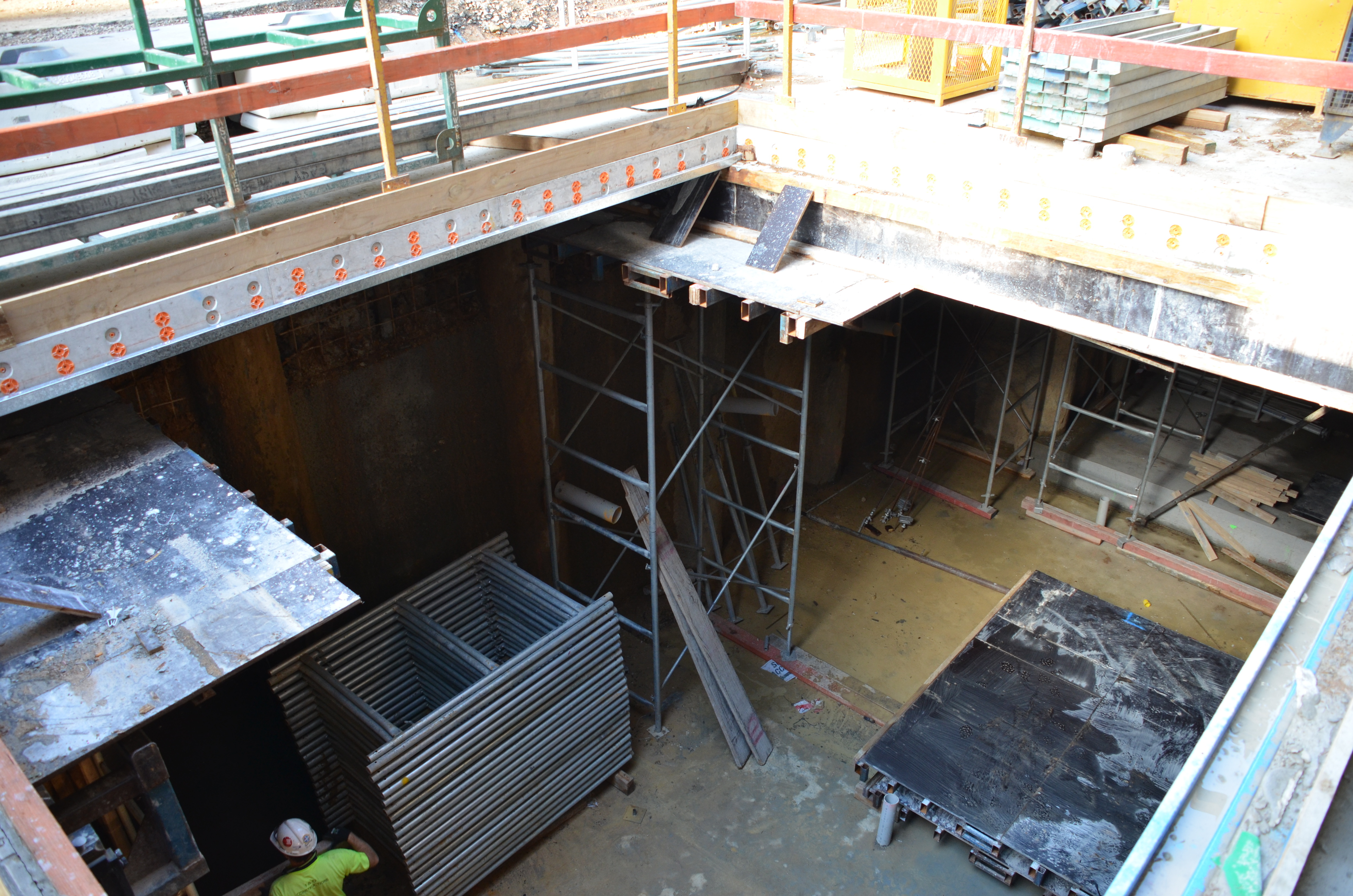 https://archive.abp.unimelb.edu.au/objects/images/Construction/Images/Concrete suspended slabs and beams/Formwork stripping/DSC_2204.JPG https://archive.abp.unimelb.edu.au/objects/images/Construction/Images/Concrete suspended slabs and beams/Formwork stripping/DSC_2204.JPG
