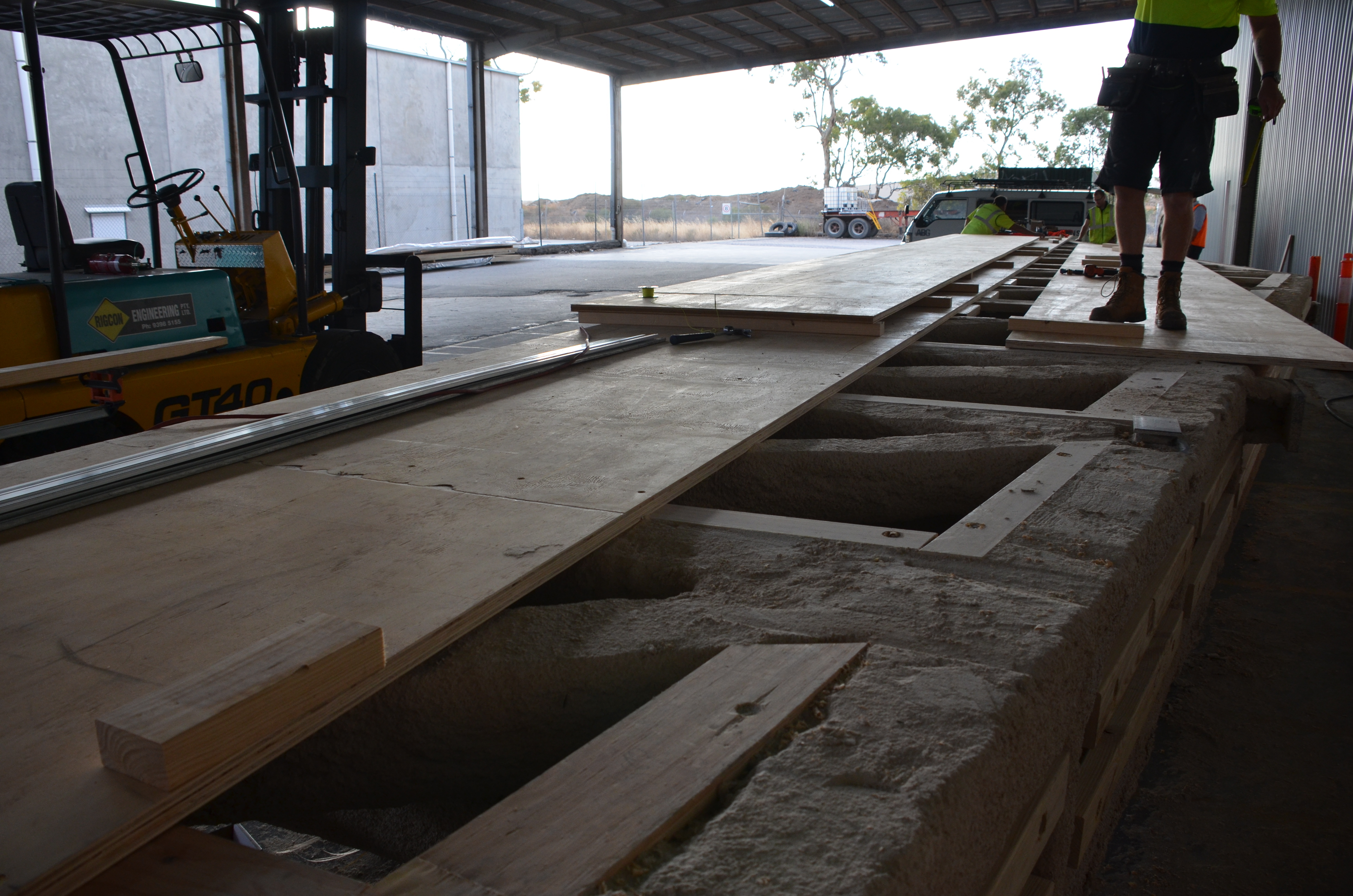 https://archive.abp.unimelb.edu.au/objects/images/Construction/Images/LVL roof beams & coffers/AUS Iron industries/DSC_4663.JPG https://archive.abp.unimelb.edu.au/objects/images/Construction/Images/LVL roof beams & coffers/AUS Iron industries/DSC_4663.JPG