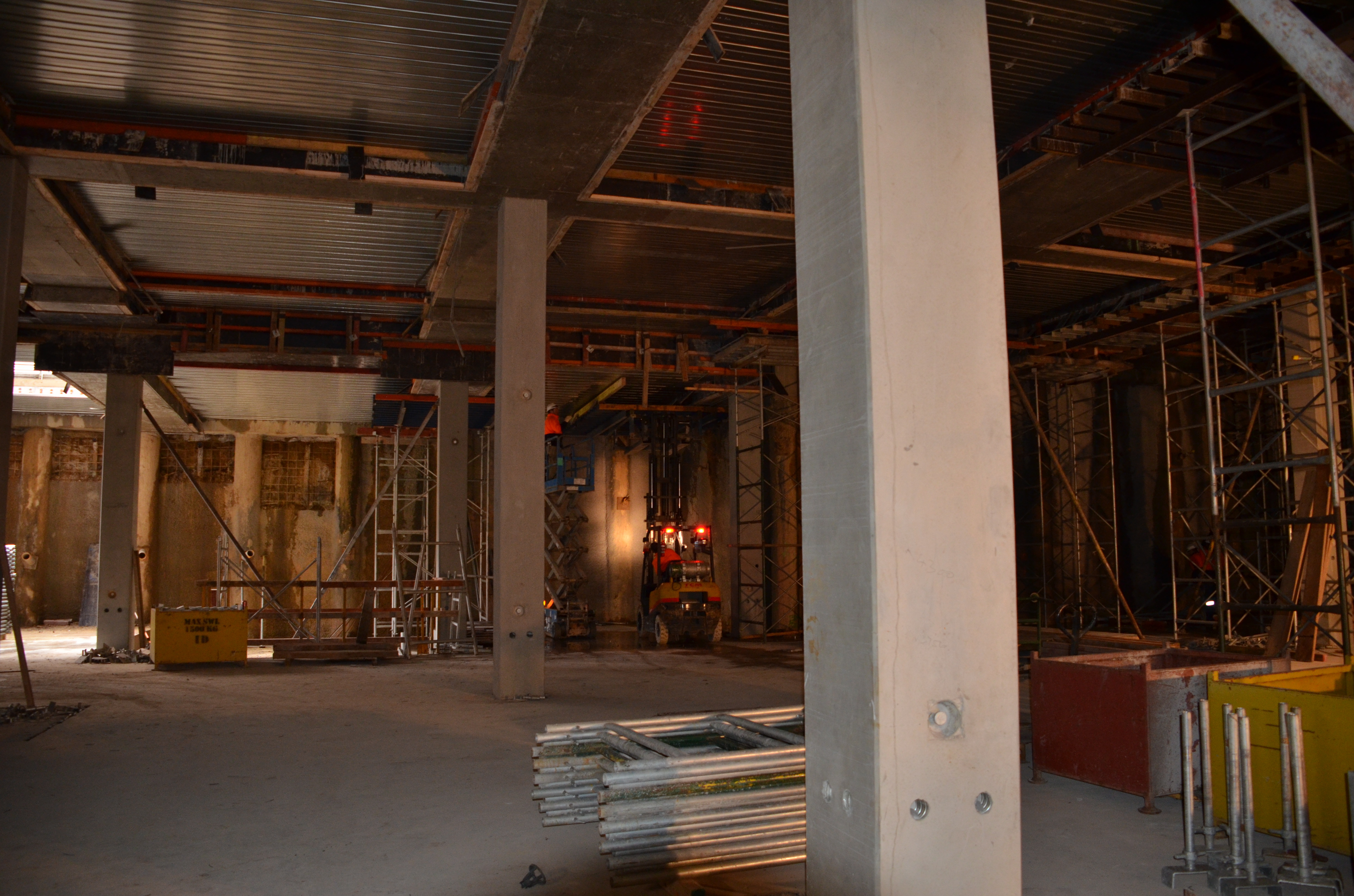 https://archive.abp.unimelb.edu.au/objects/images/Construction/Images/Concrete suspended slabs and beams/Formwork stripping/DSC_2245.JPG