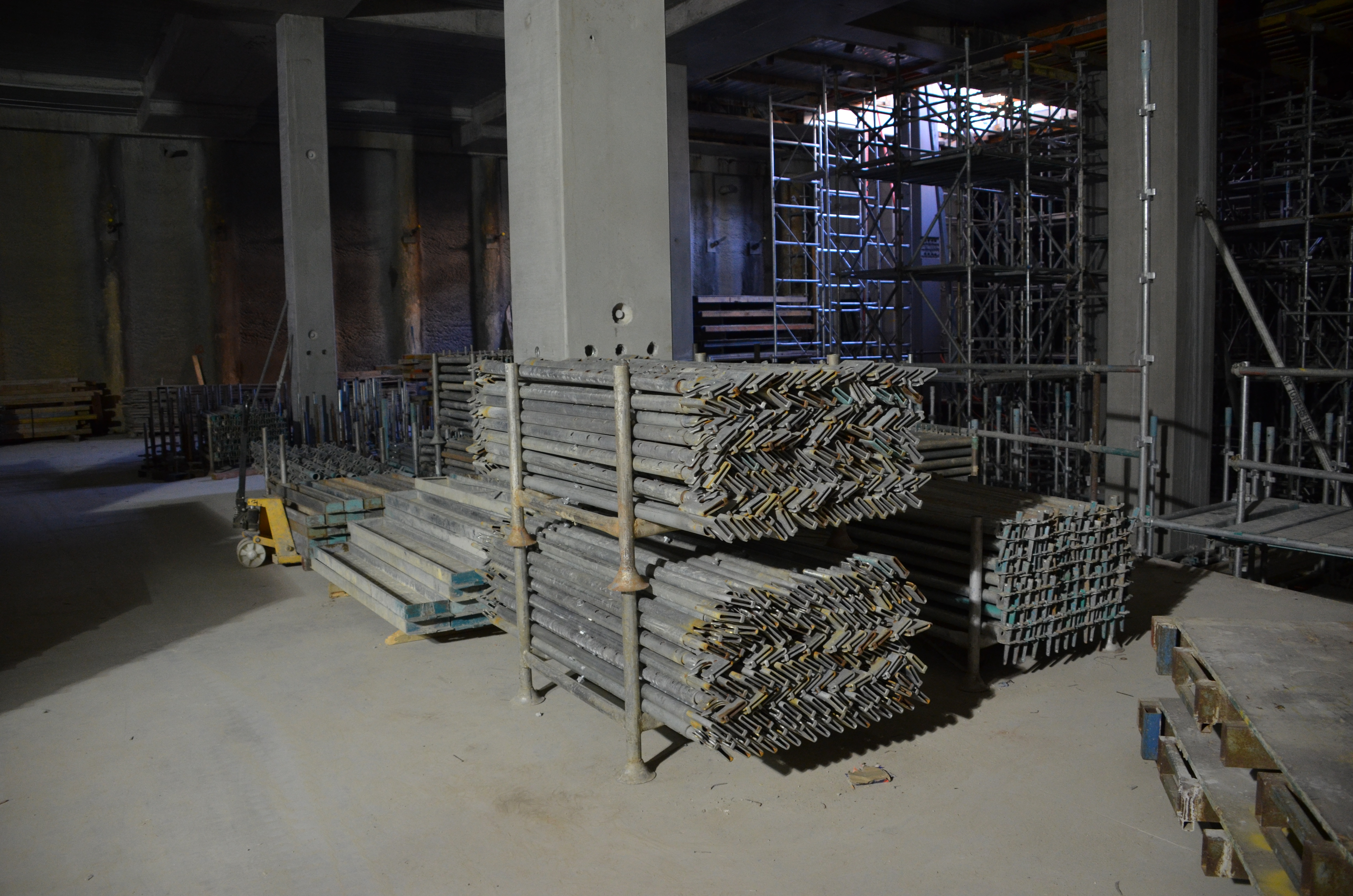 https://archive.abp.unimelb.edu.au/objects/images/Construction/Images/Concrete suspended slabs and beams/Formwork stripping/DSC_2443.JPG https://archive.abp.unimelb.edu.au/objects/images/Construction/Images/Concrete suspended slabs and beams/Formwork stripping/DSC_2443.JPG
