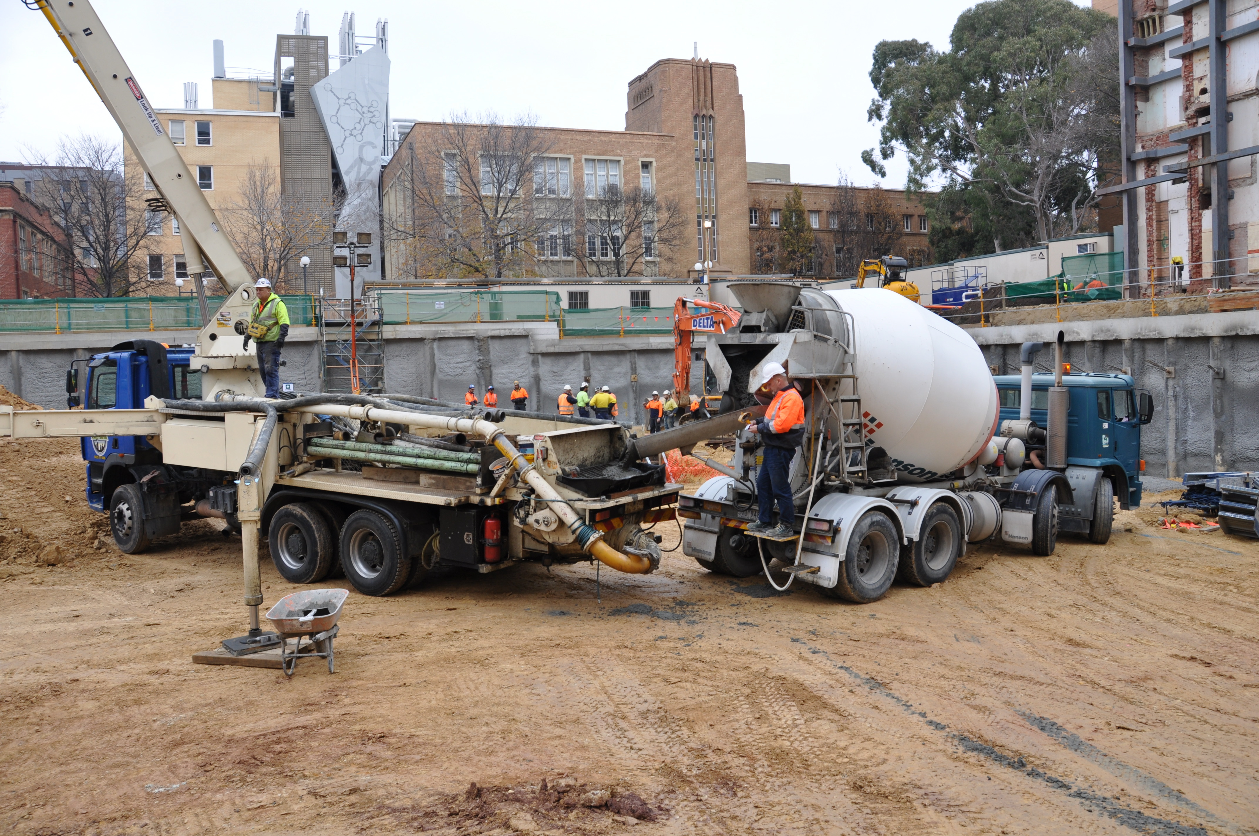 https://archive.abp.unimelb.edu.au/objects/images/Construction/Images/Pad footings & raft footings/DSC_0280.JPG https://archive.abp.unimelb.edu.au/objects/images/Construction/Images/Pad footings & raft footings/DSC_0280.JPG
