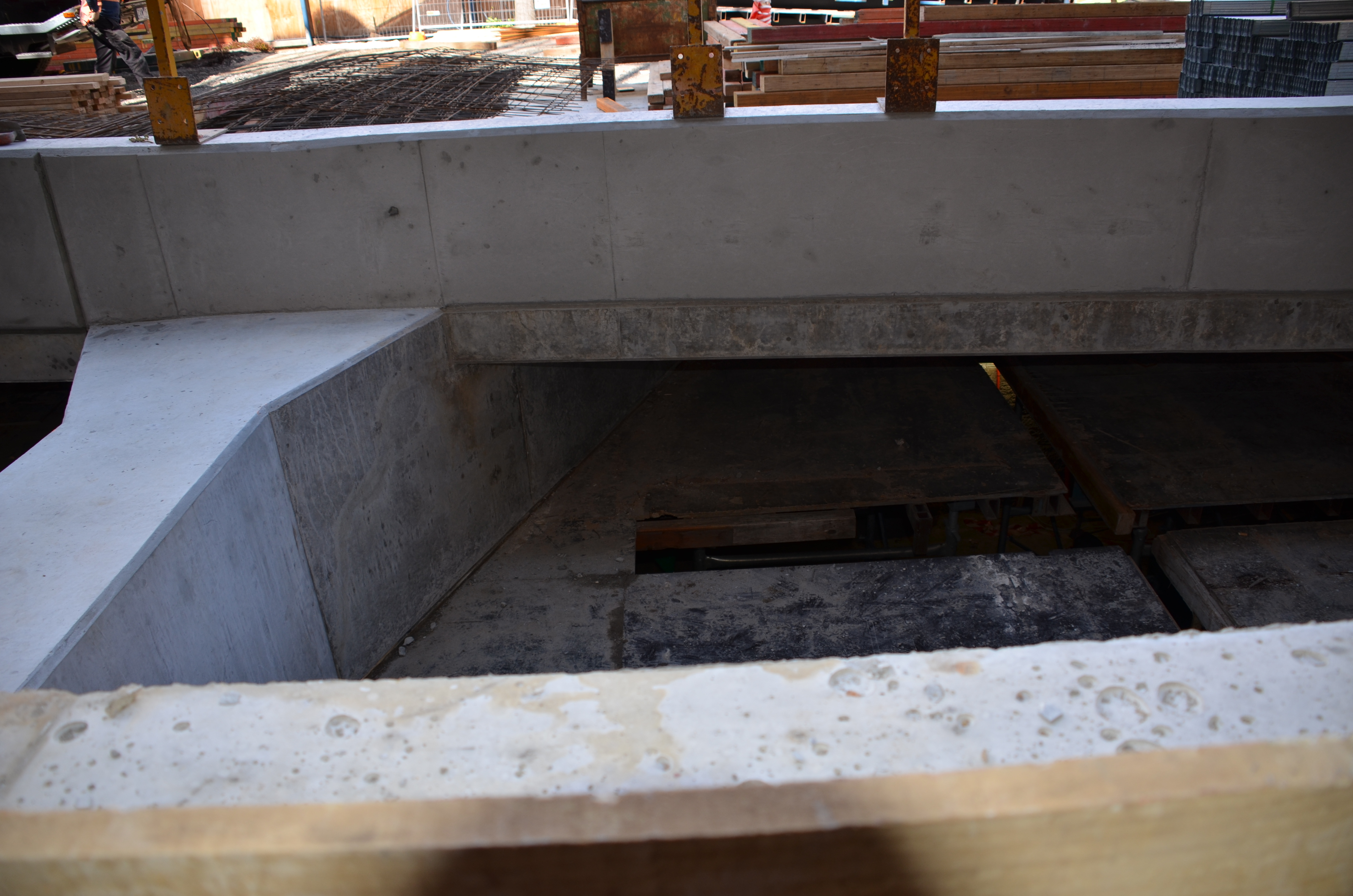 https://archive.abp.unimelb.edu.au/objects/images/Construction/Images/Concrete suspended slabs and beams/Wishbone beams library/DSC_2488.JPG