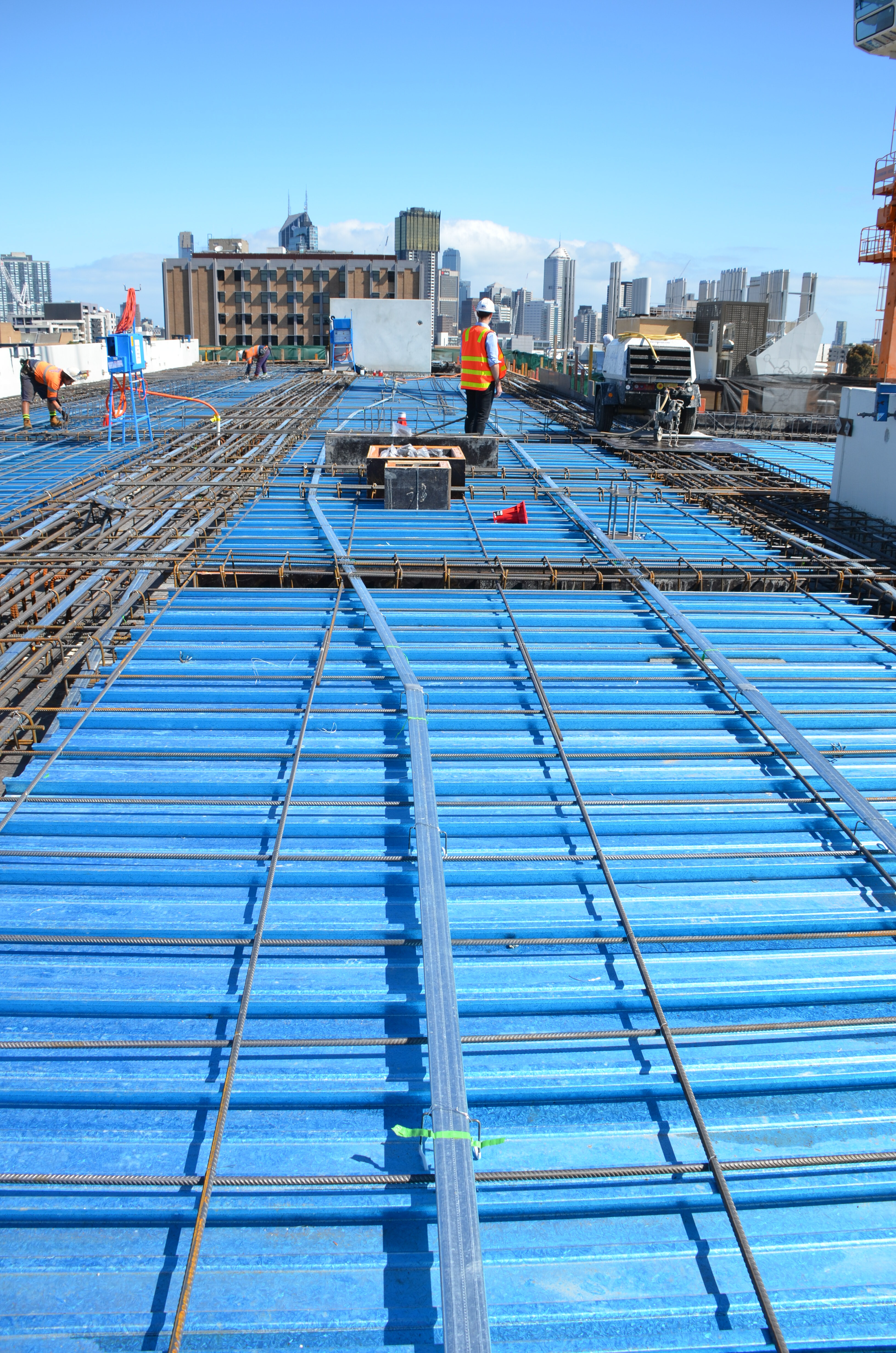 https://archive.abp.unimelb.edu.au/objects/images/Construction/Images/Concrete suspended slabs and beams/Post-tensioned beams & slabs/DSC_3173.JPG