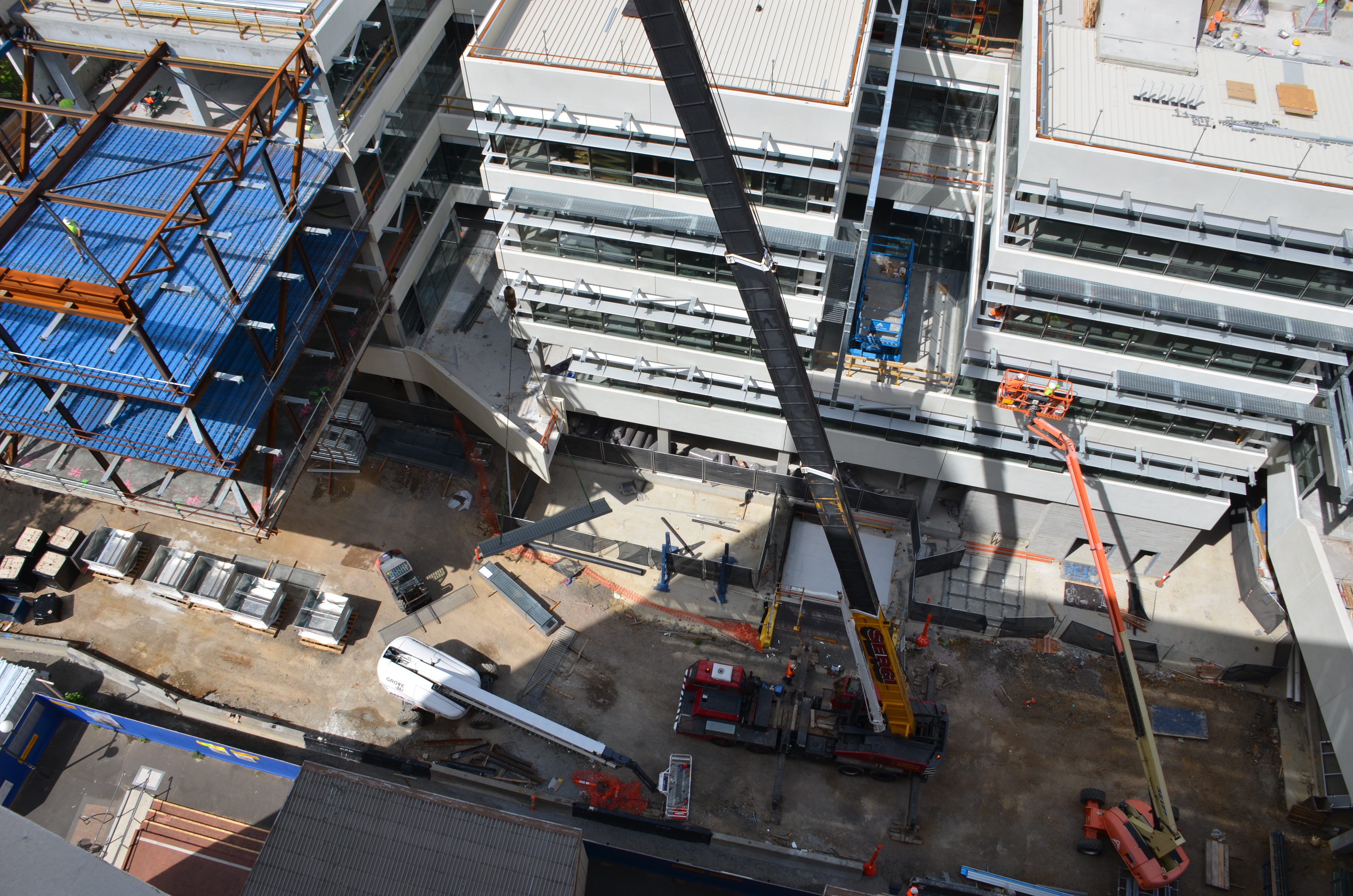 https://archive.abp.unimelb.edu.au/objects/images/Construction/Images/Facades/Zinc screens & access platforms/Access platforms/DSC_5369.JPG