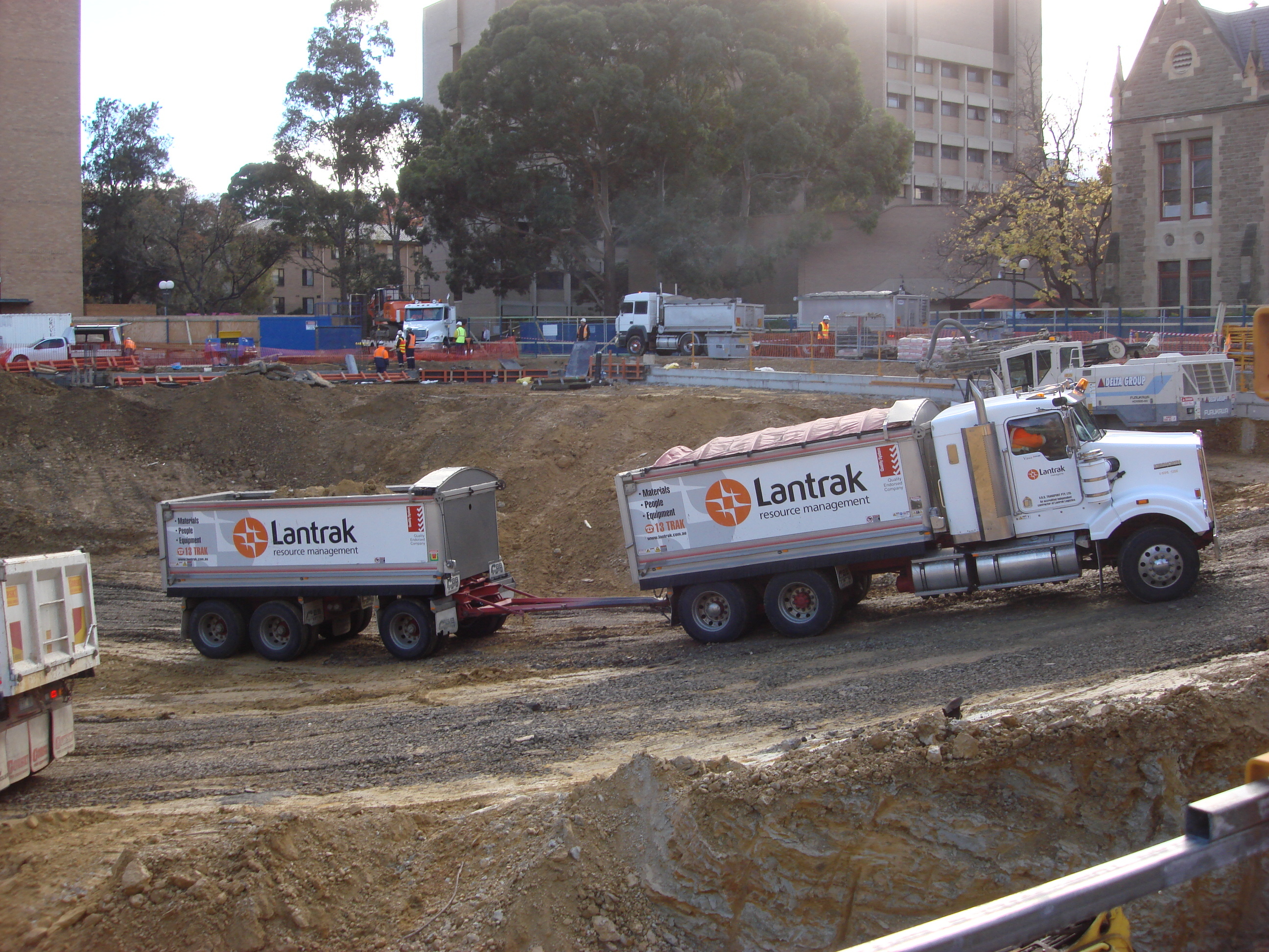 https://archive.abp.unimelb.edu.au/objects/images/Construction/Images/Basement/Bulk excavation/DSC_0104W.JPG