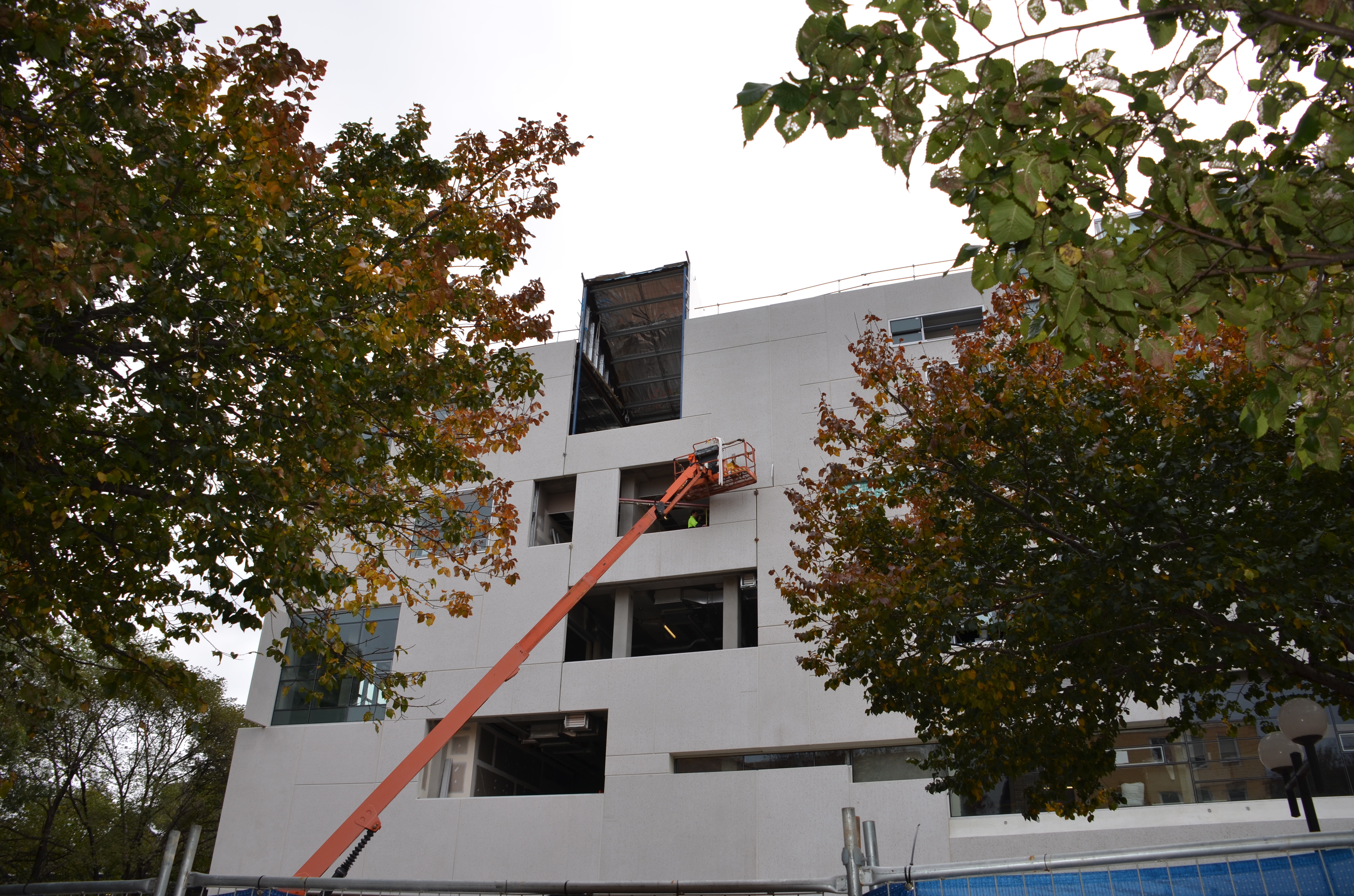 https://archive.abp.unimelb.edu.au/objects/images/Construction/Images/Facades/Precast concrete/Polished south side/DSC_7494.JPG