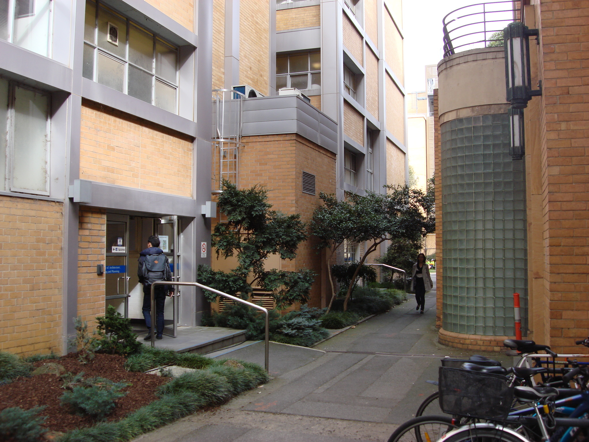 https://archive.abp.unimelb.edu.au/objects/images/Old ABP building and pre-existing conditions/ABP & Old Commerce/External-PAshford/DSC06714.JPG https://archive.abp.unimelb.edu.au/objects/images/Old ABP building and pre-existing conditions/ABP & Old Commerce/External-PAshford/DSC06714.JPG