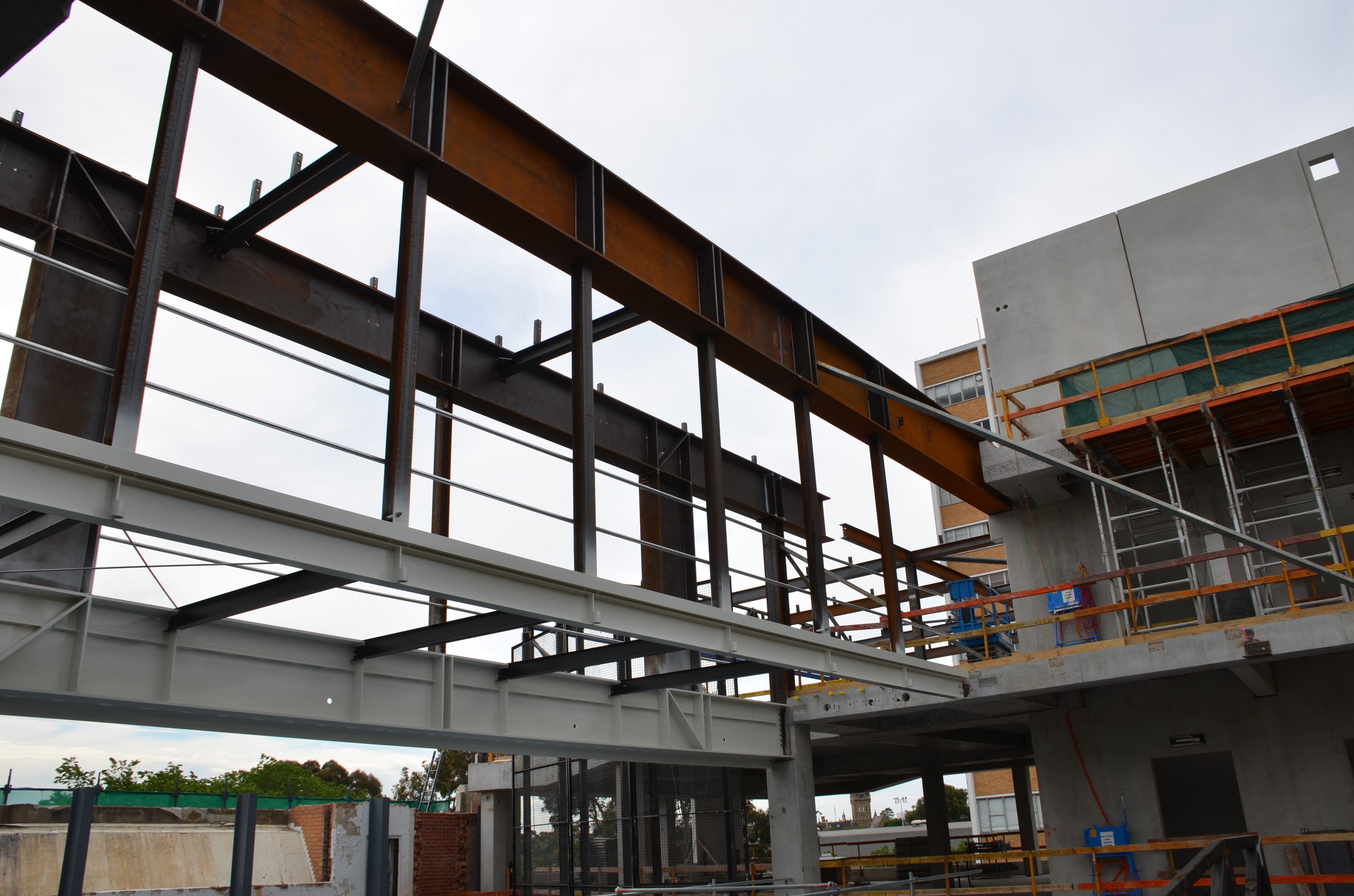 https://archive.abp.unimelb.edu.au/objects/images/Construction/Images/Stairs, walkways and balustrades/Structural steel walkways & support structure/DSC_3809.JPG