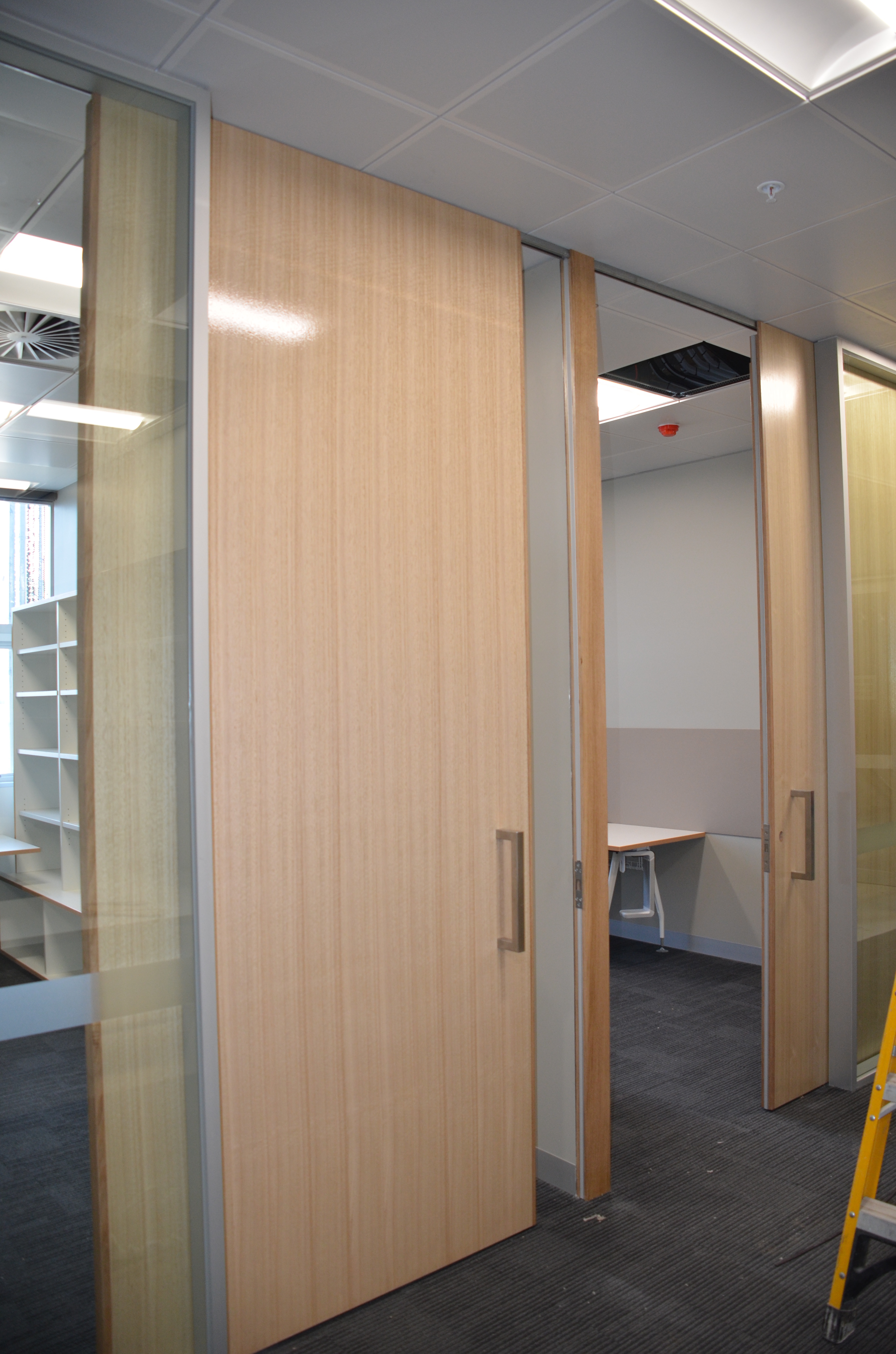 https://archive.abp.unimelb.edu.au/objects/images/Construction/Images/Doors and door frames/Office sliding doors/DSC_9417.JPG