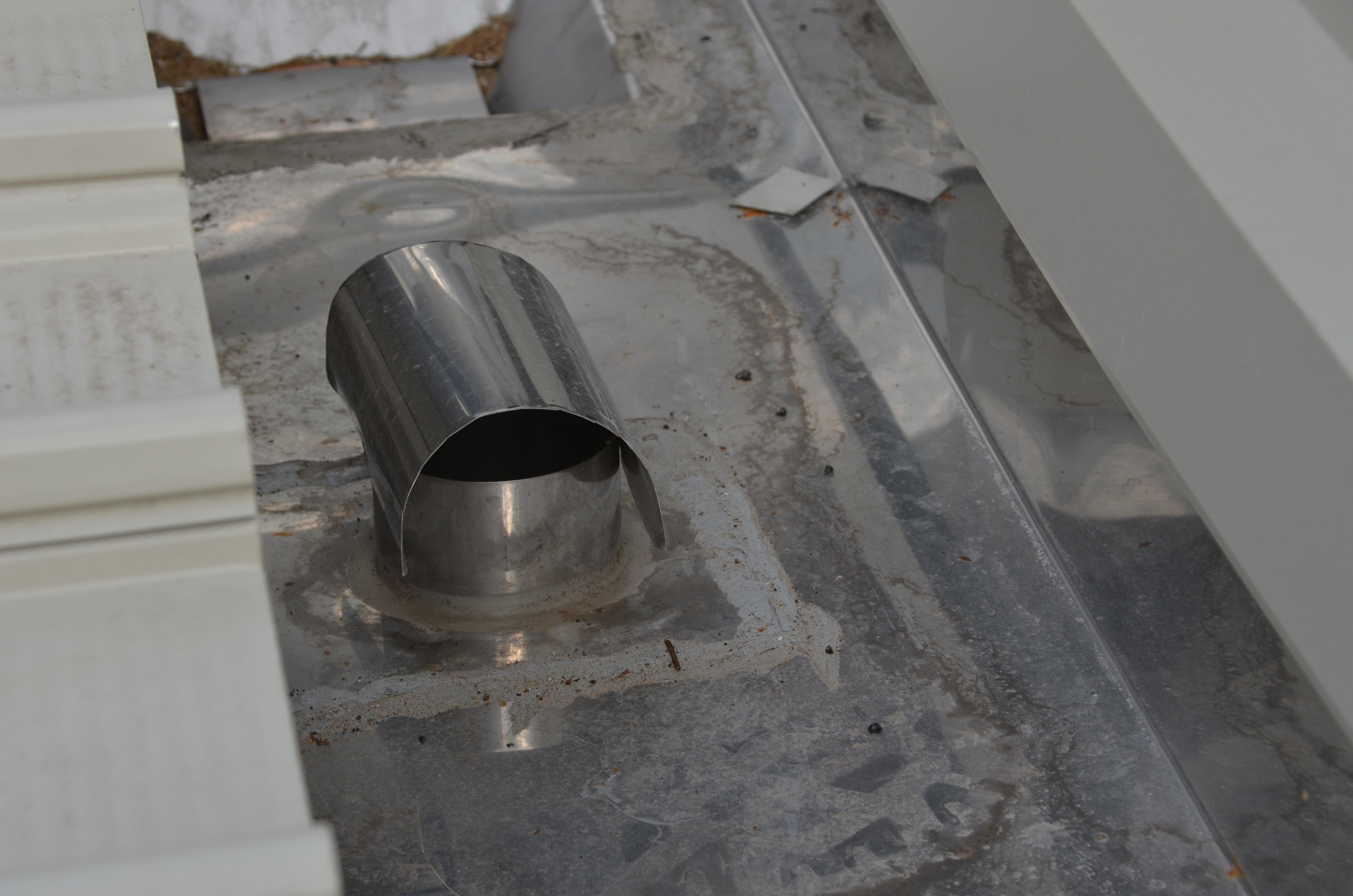 https://archive.abp.unimelb.edu.au/objects/images/Construction/Images/Roof/Roof sheeting, flashings and gutters/DSC_5061.JPG https://archive.abp.unimelb.edu.au/objects/images/Construction/Images/Roof/Roof sheeting, flashings and gutters/DSC_5061.JPG