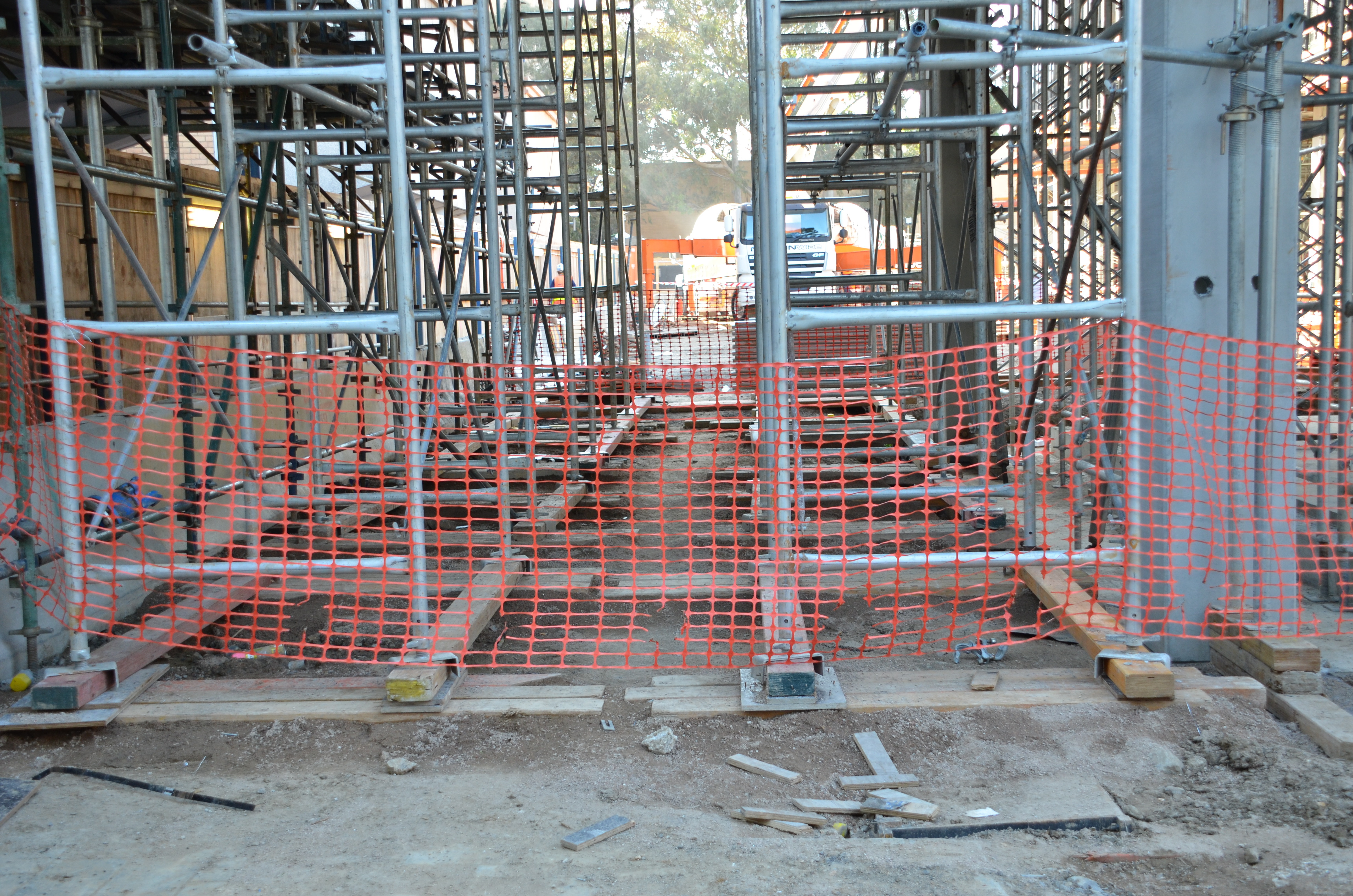 https://archive.abp.unimelb.edu.au/objects/images/Construction/Images/Concrete suspended slabs and beams/Levels 1-5 & formwork/DSC_2329.JPG