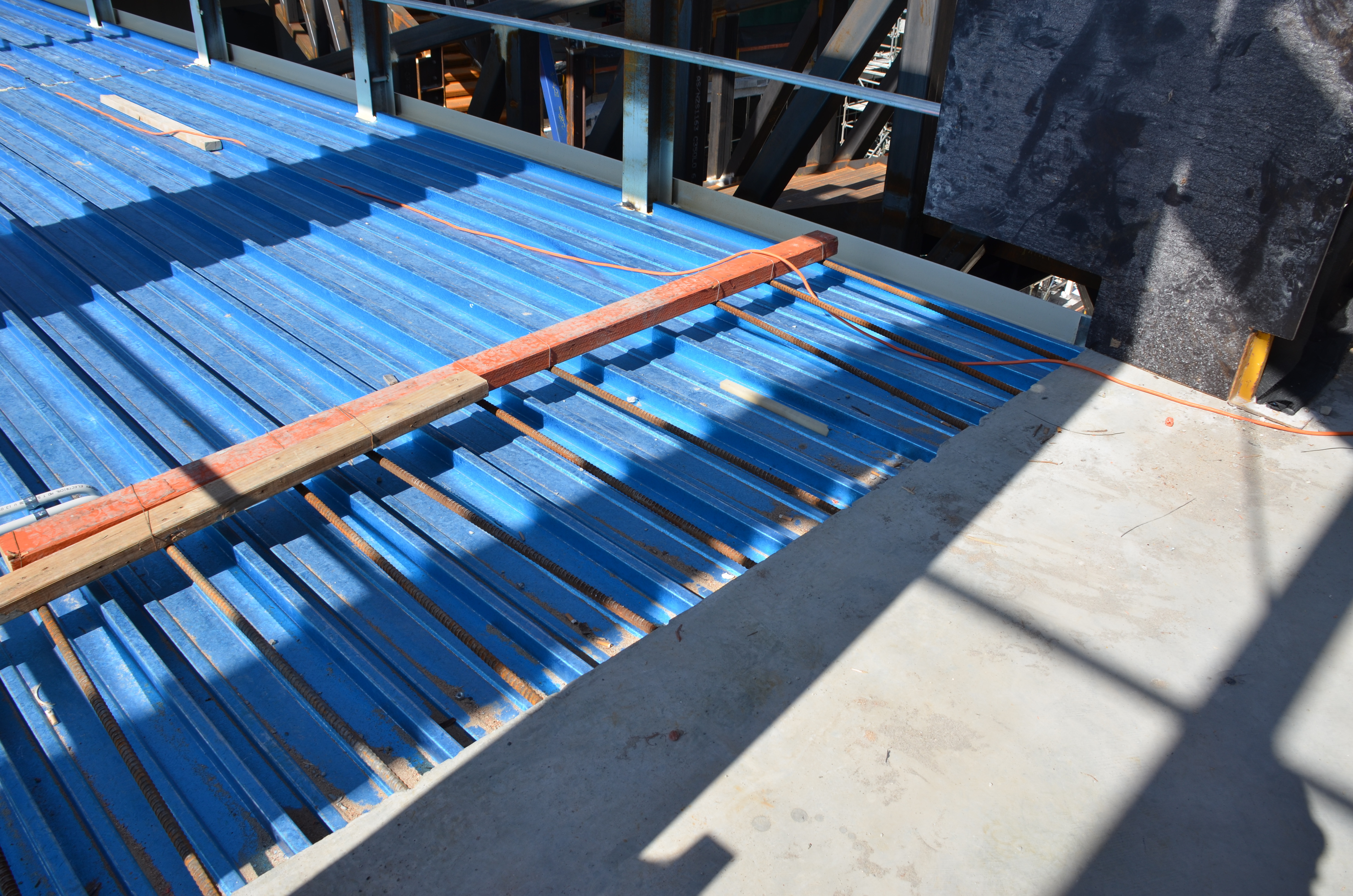 https://archive.abp.unimelb.edu.au/objects/images/Construction/Images/Structural steel/Roof terrace/DSC_4339.JPG