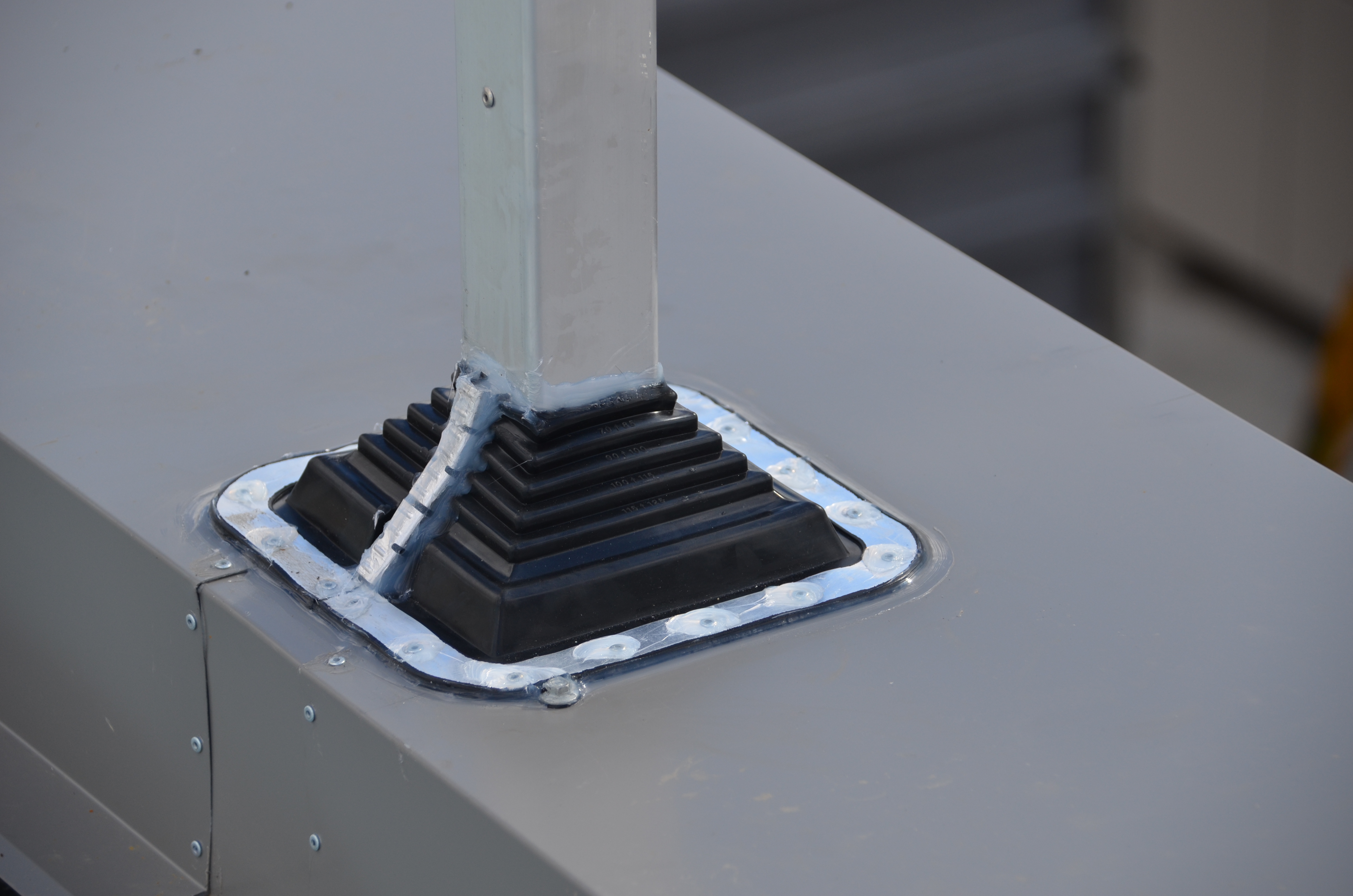 https://archive.abp.unimelb.edu.au/objects/images/Construction/Images/Roof/Parapets and Handrails/DSC_7438.JPG https://archive.abp.unimelb.edu.au/objects/images/Construction/Images/Roof/Parapets and Handrails/DSC_7438.JPG