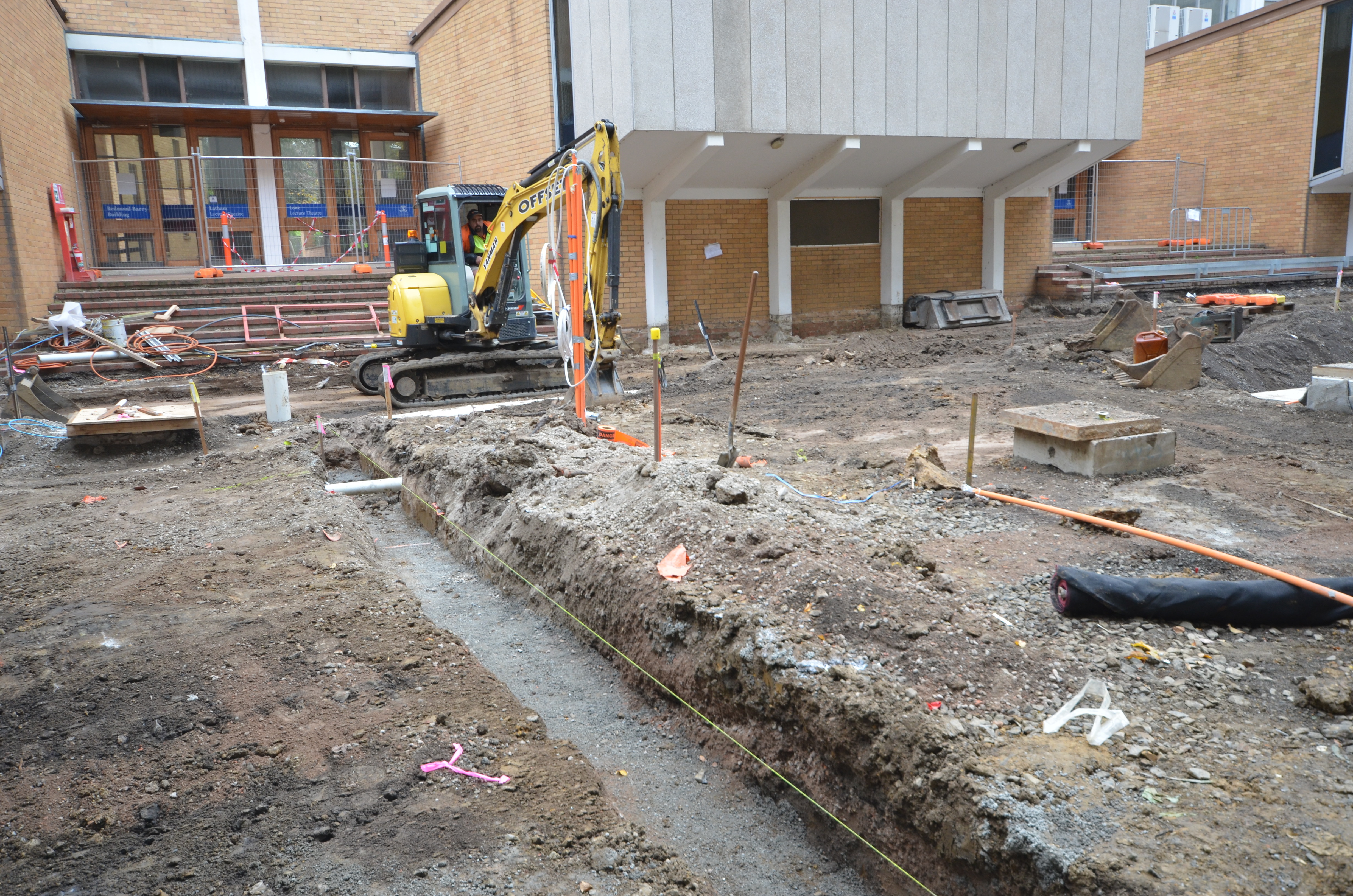 https://archive.abp.unimelb.edu.au/objects/images/Construction/Images/External Works/Groundworks/DSC_8861.JPG