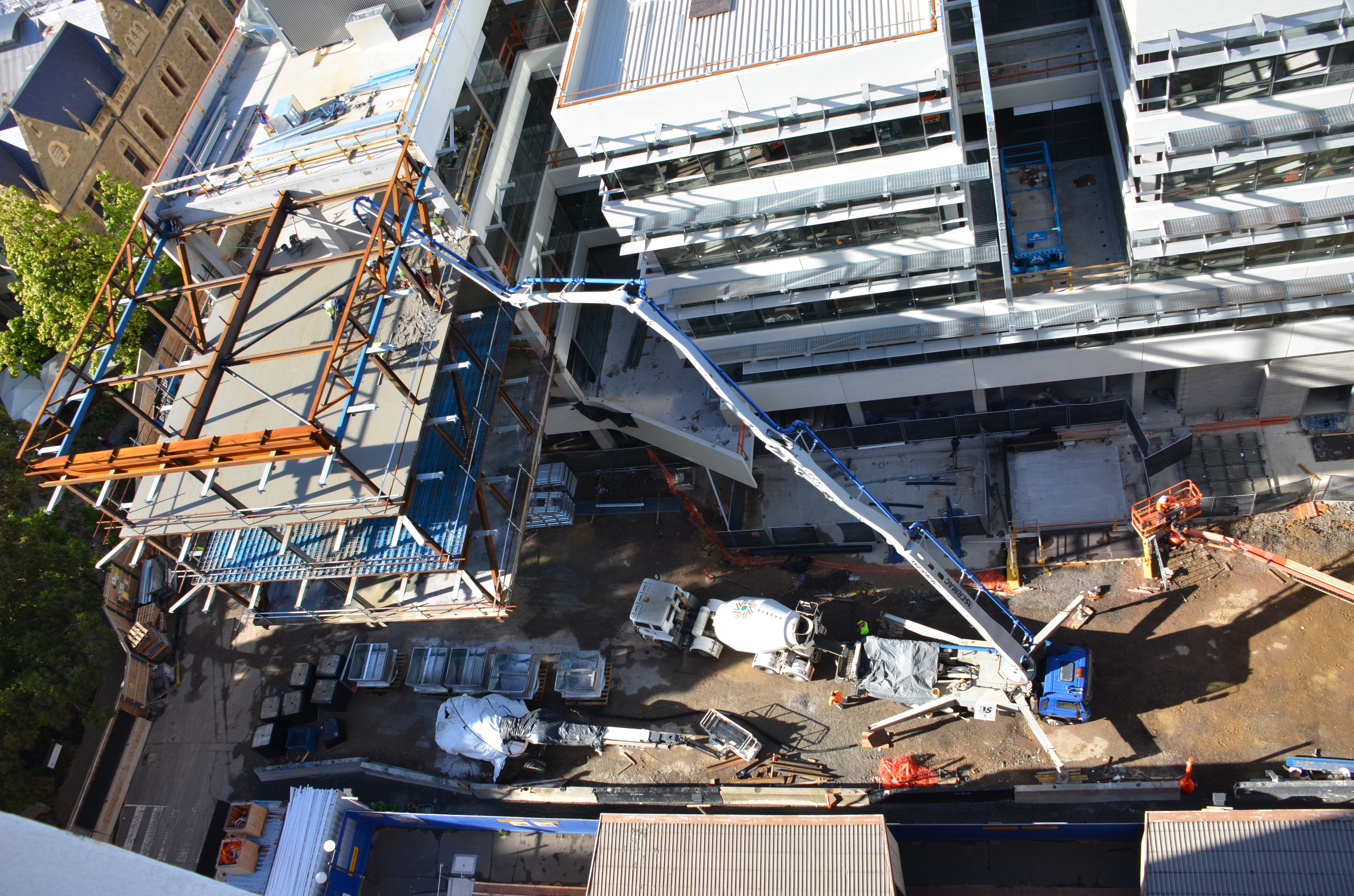 https://archive.abp.unimelb.edu.au/objects/images/Construction/Images/Structural steel/Cantilever/Erection/DSC_5398.JPG