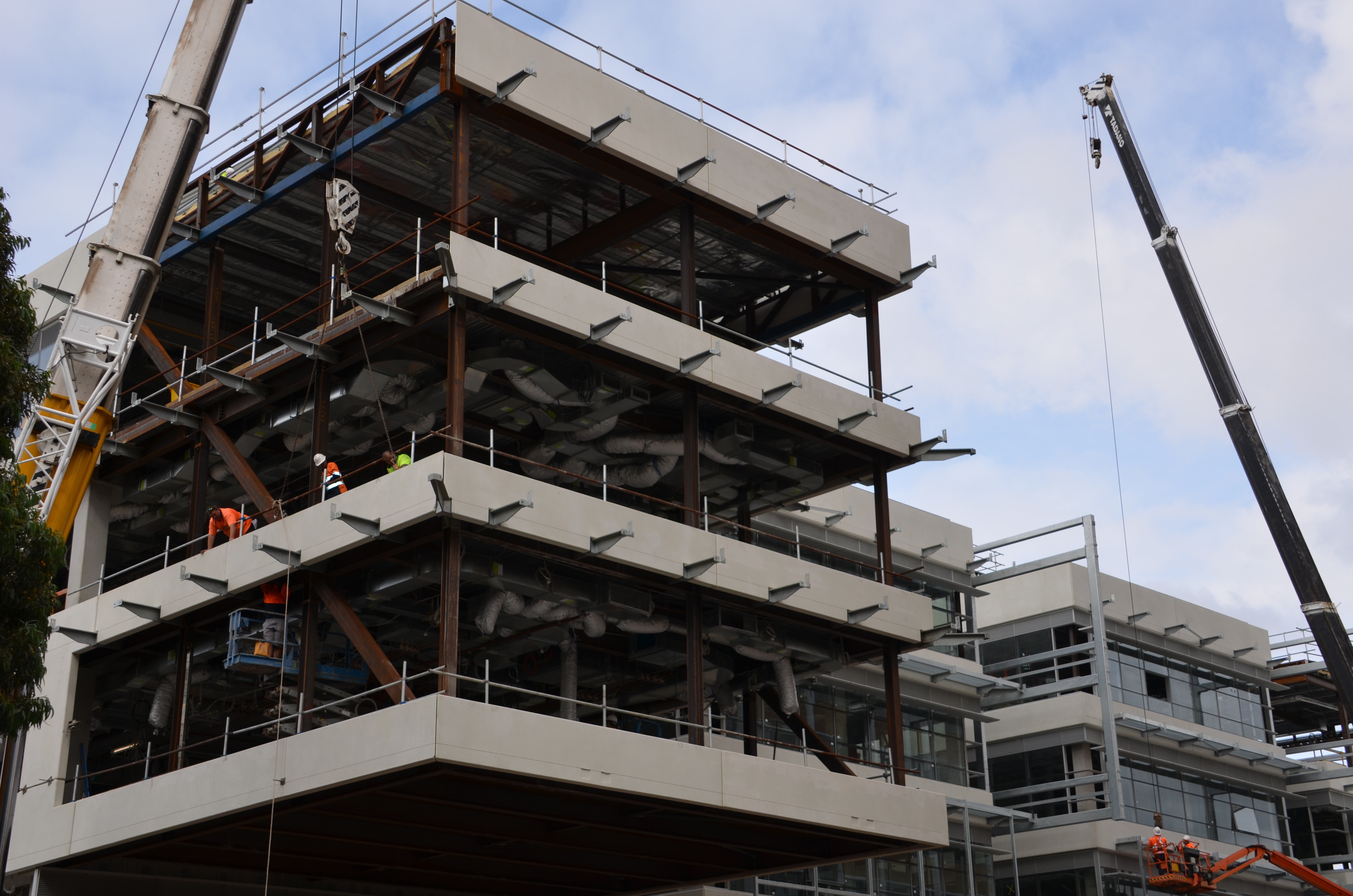 https://archive.abp.unimelb.edu.au/objects/images/Construction/Images/Facades/Precast concrete/To cantilever/DSC_6198.JPG