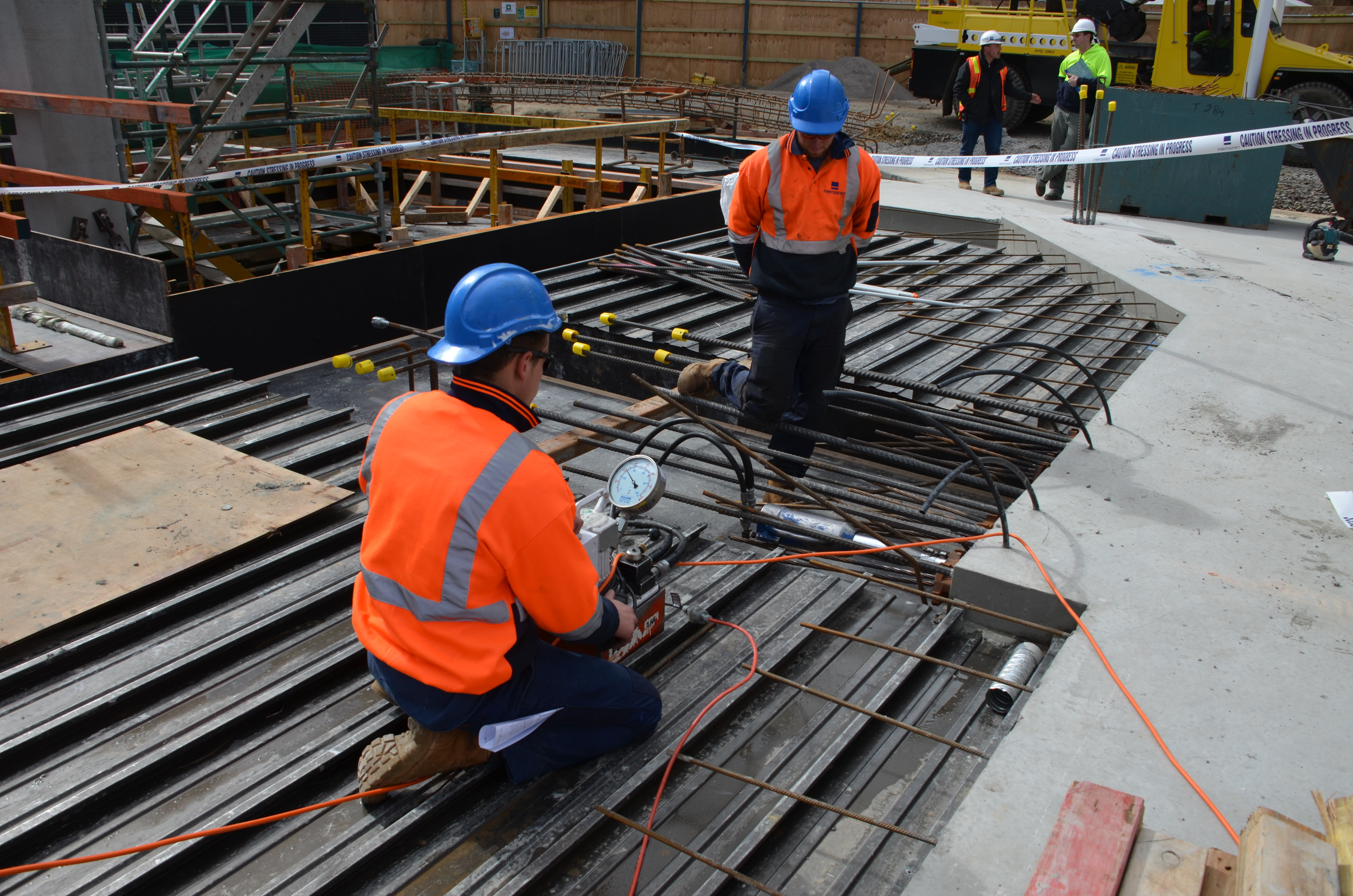 https://archive.abp.unimelb.edu.au/objects/images/Construction/Images/Concrete suspended slabs and beams/Post-tensioned beams & slabs/DSC_1342.JPG