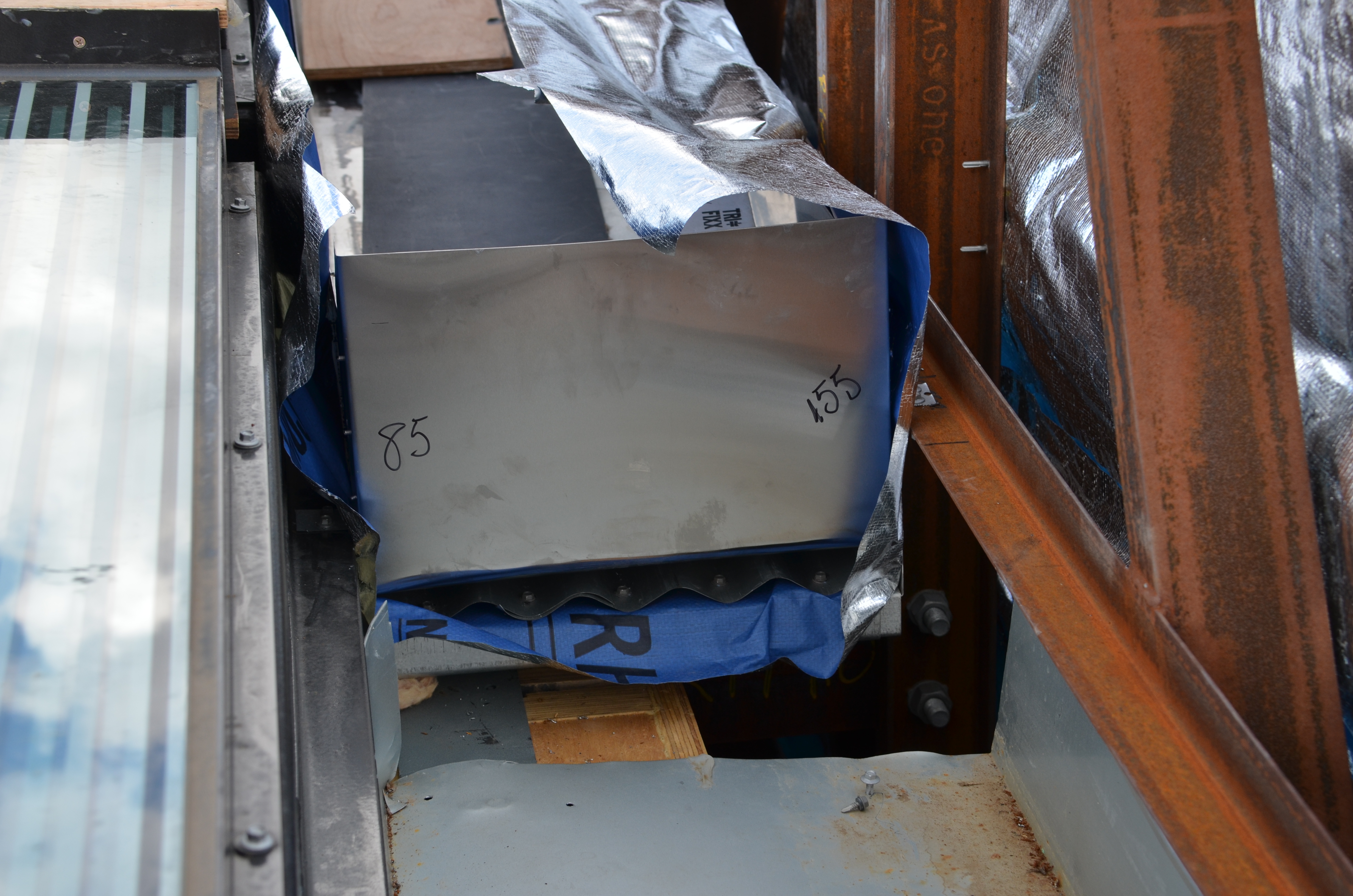 https://archive.abp.unimelb.edu.au/objects/images/Construction/Images/Roof/Roof sheeting, flashings and gutters/DSC_6412.JPG https://archive.abp.unimelb.edu.au/objects/images/Construction/Images/Roof/Roof sheeting, flashings and gutters/DSC_6412.JPG