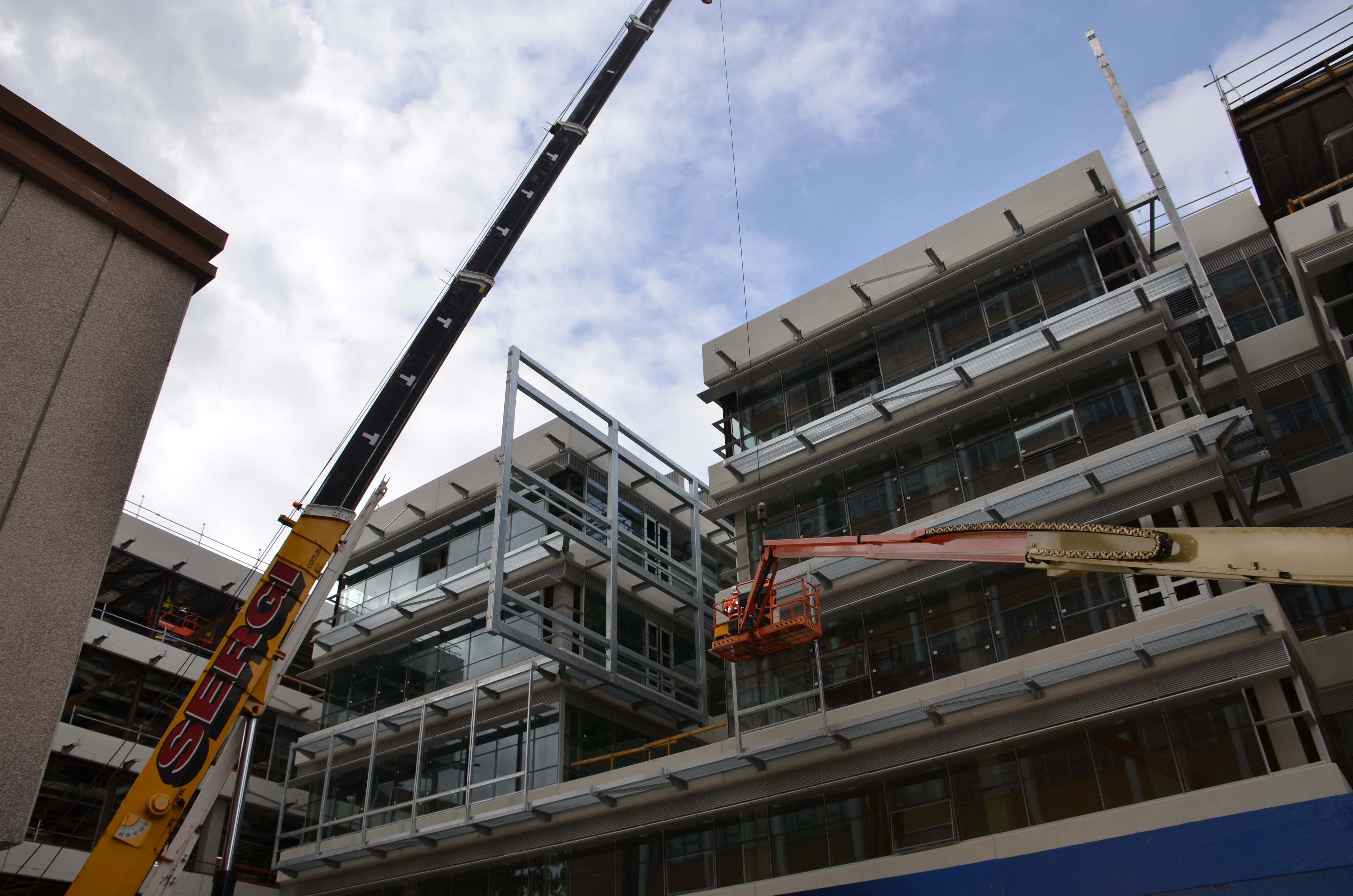 https://archive.abp.unimelb.edu.au/objects/images/Construction/Images/Facades/Zinc screens & access platforms/Zinc screens and frames/DSC_6193.JPG