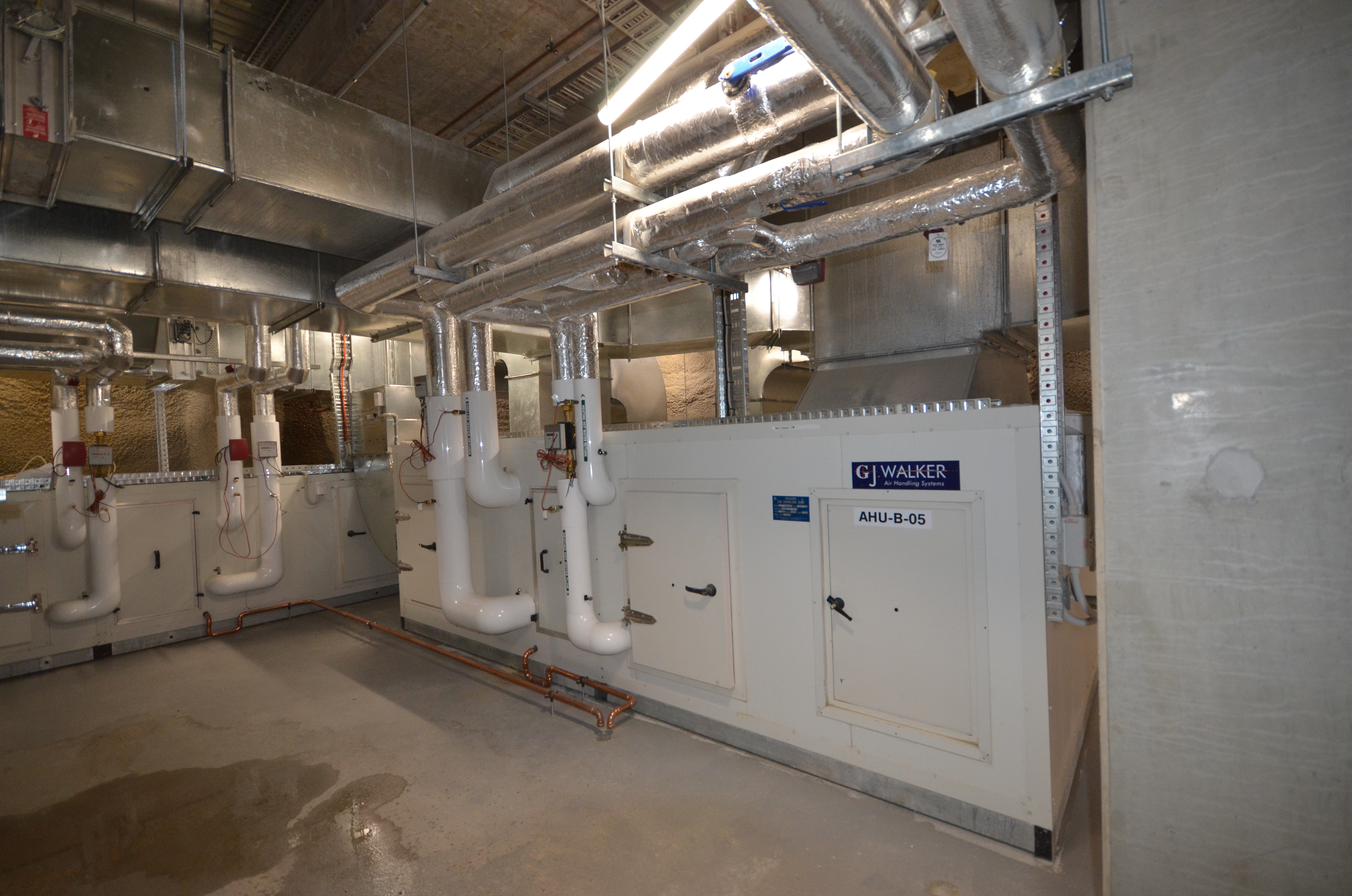 https://archive.abp.unimelb.edu.au/objects/images/Construction/Images/Services/Mechanical/Small plantroom basement/DSD_0083.JPG