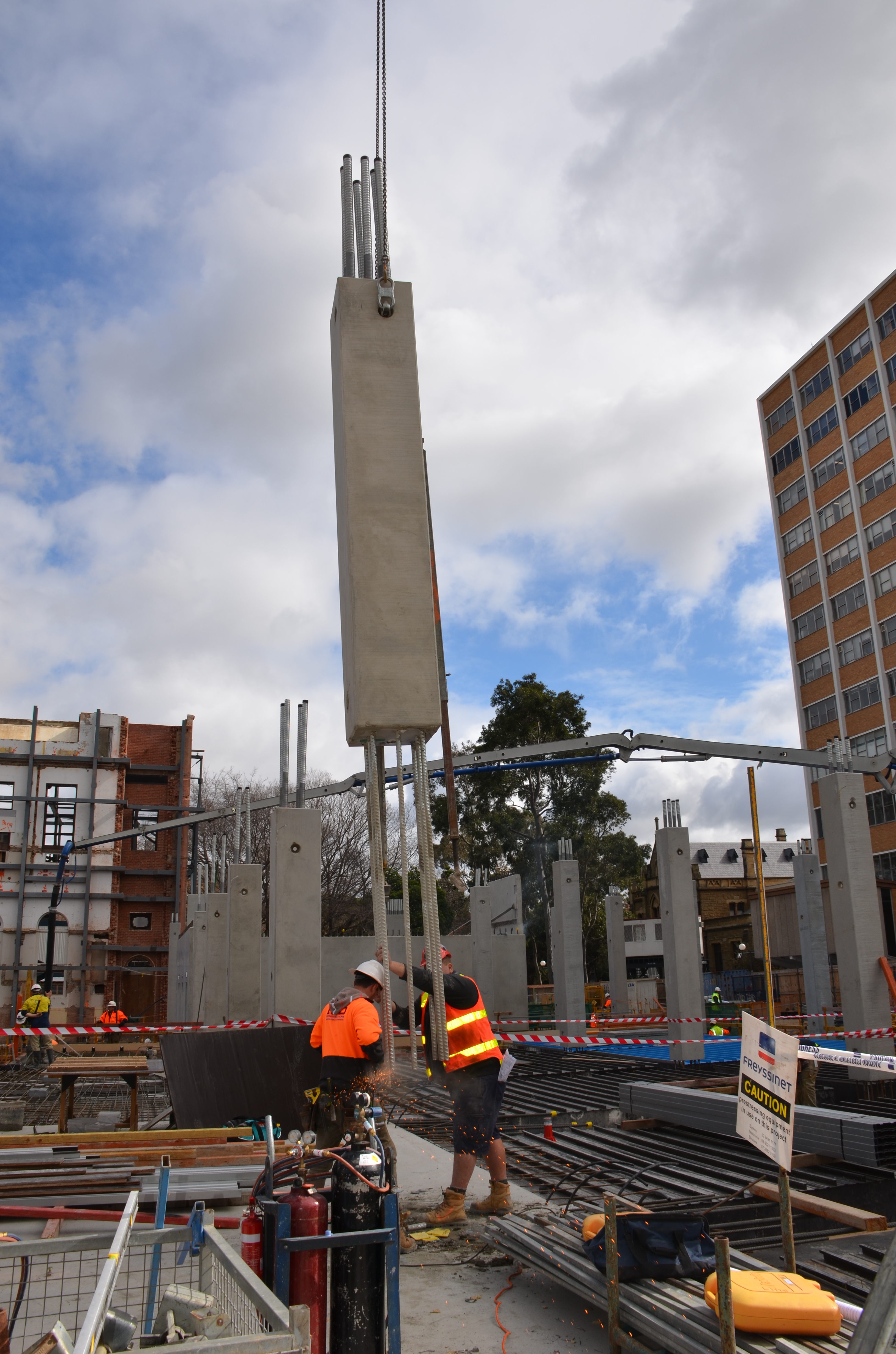 https://archive.abp.unimelb.edu.au/objects/images/Construction/Images/Precast structural concrete walls and columns/Level 1/DSC_1347.JPG https://archive.abp.unimelb.edu.au/objects/images/Construction/Images/Precast structural concrete walls and columns/Level 1/DSC_1347.JPG