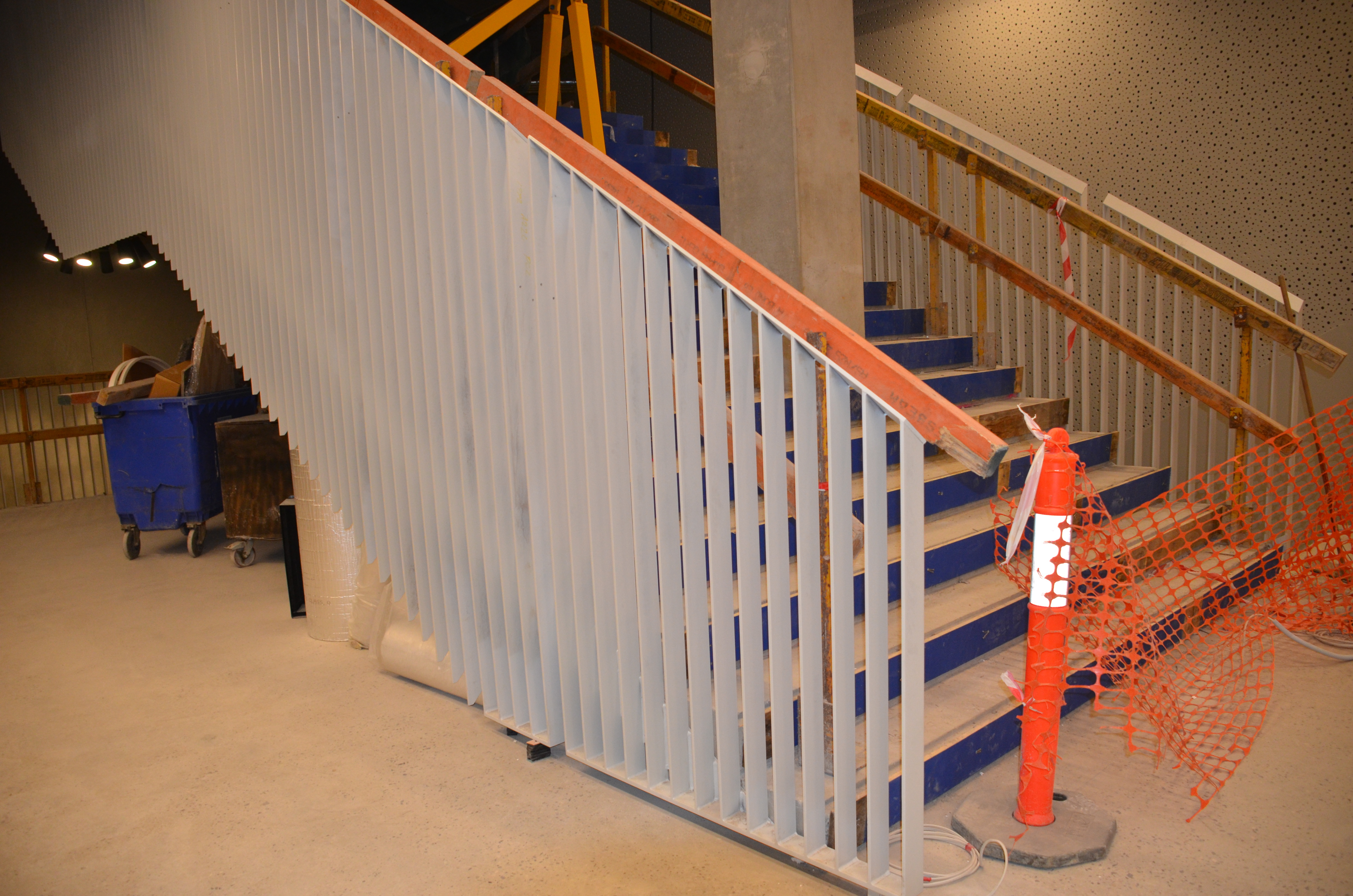 https://archive.abp.unimelb.edu.au/objects/images/Construction/Images/Stairs, walkways and balustrades/Steel balustrade ground to large lecture theatre/DSC_8838.JPG
