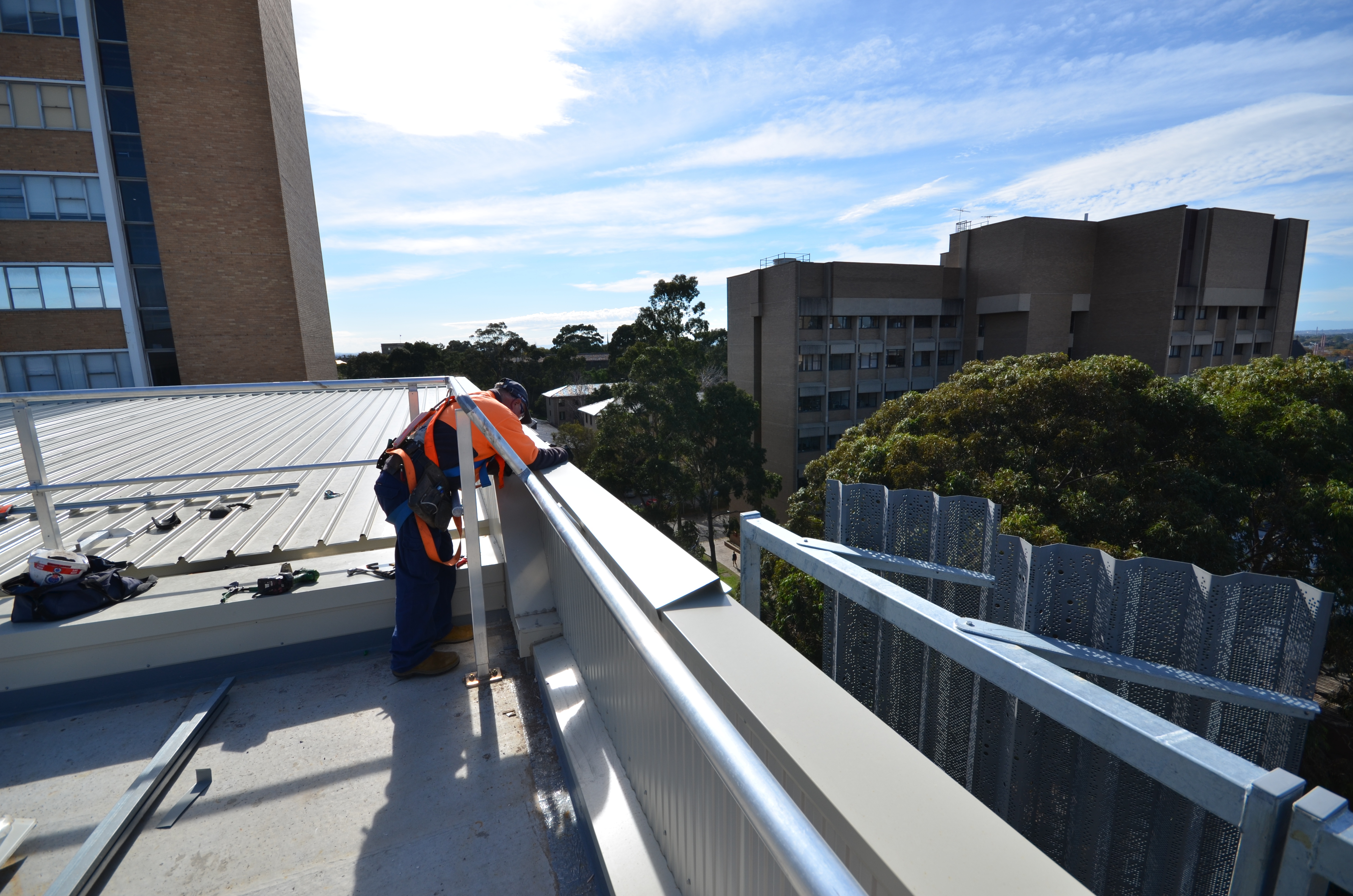 https://archive.abp.unimelb.edu.au/objects/images/Construction/Images/Roof/Parapets and Handrails/DSC_7792.JPG