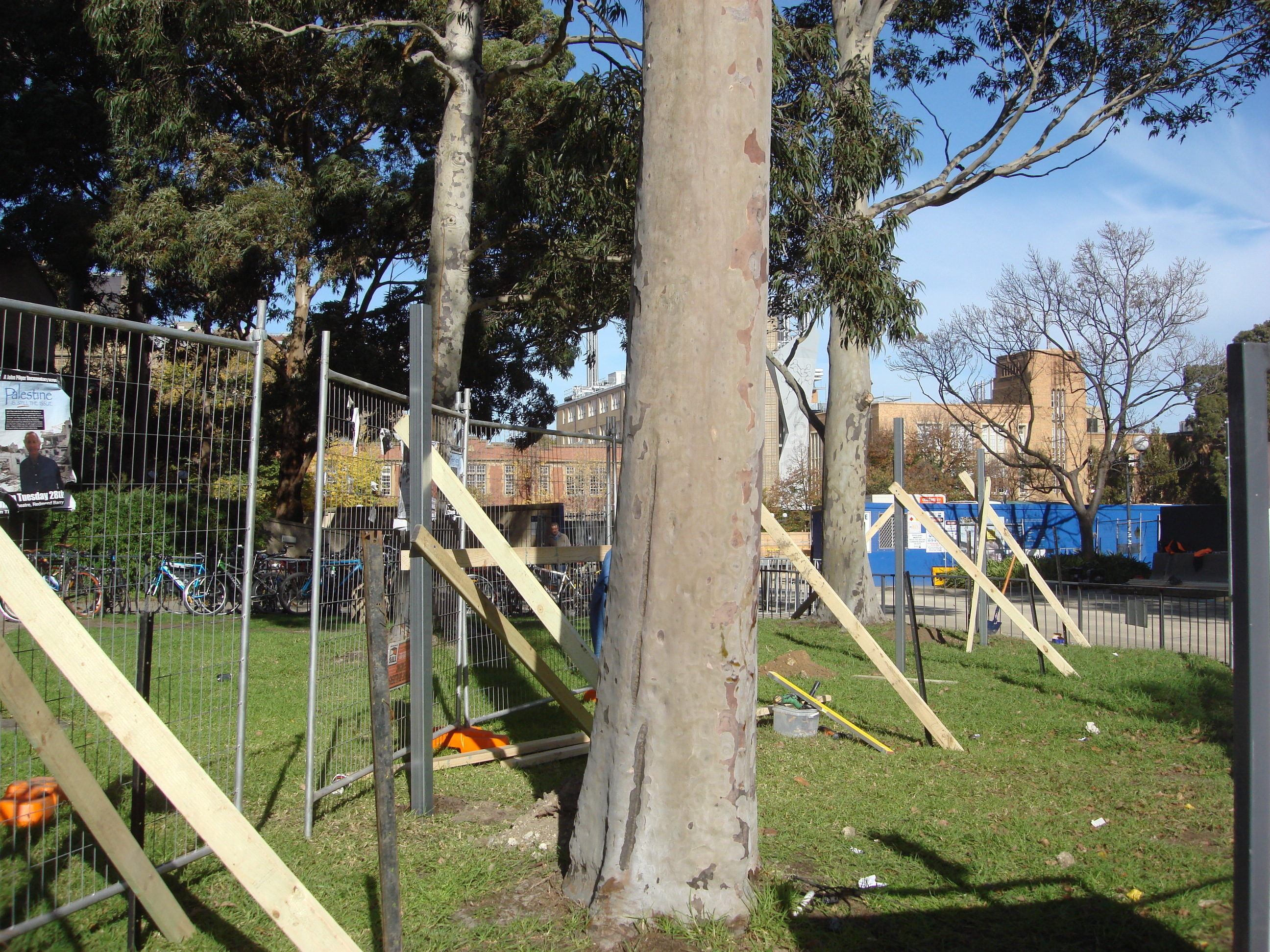 https://archive.abp.unimelb.edu.au/objects/images/Construction/Images/Site facilities/Traffic management & cleanup/DSC_0009U.JPG https://archive.abp.unimelb.edu.au/objects/images/Construction/Images/Site facilities/Traffic management & cleanup/DSC_0009U.JPG