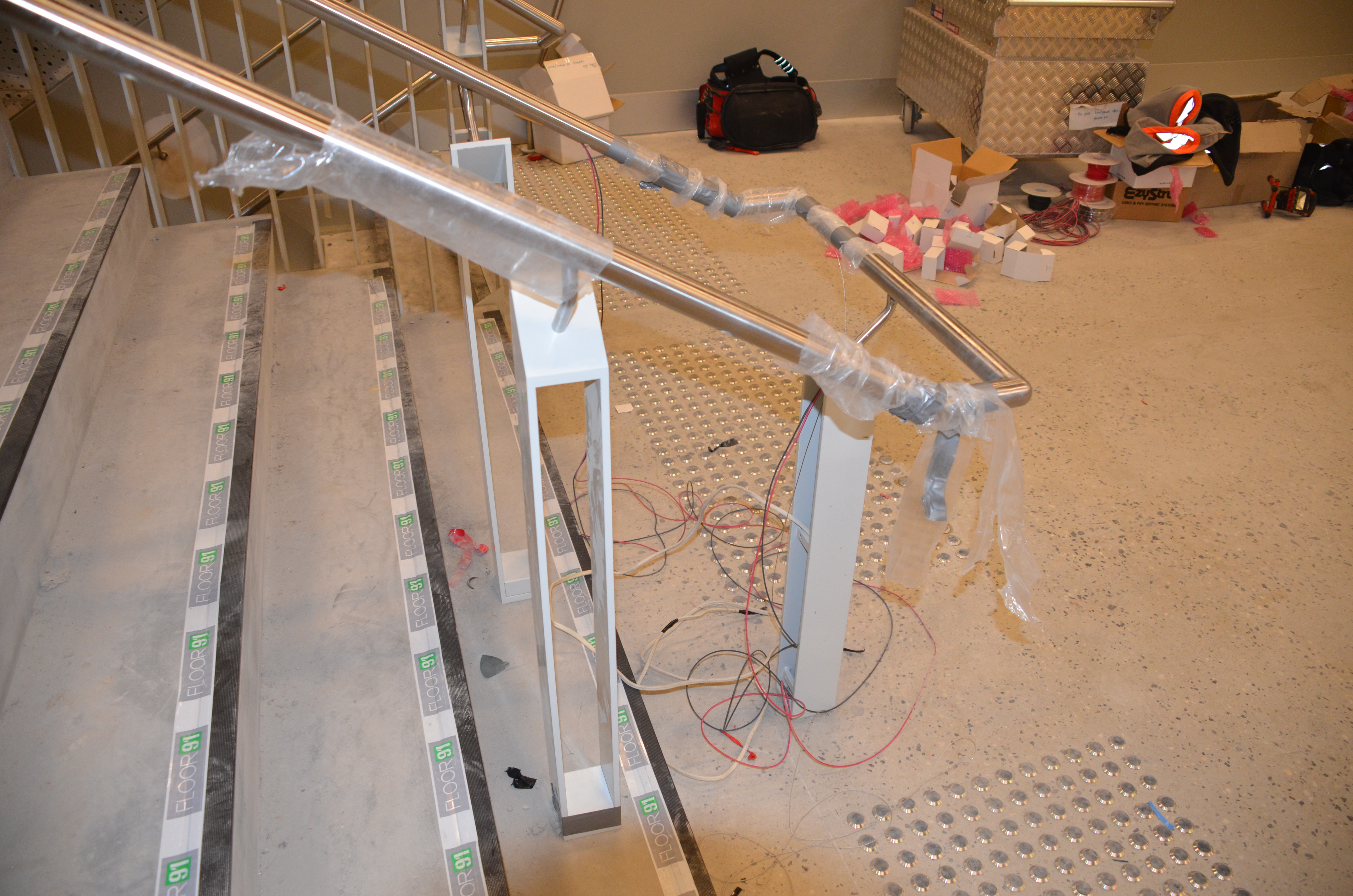 https://archive.abp.unimelb.edu.au/objects/images/Construction/Images/Stairs, walkways and balustrades/Steel handrail ground to large lecture theatre/DSC_9521.JPG