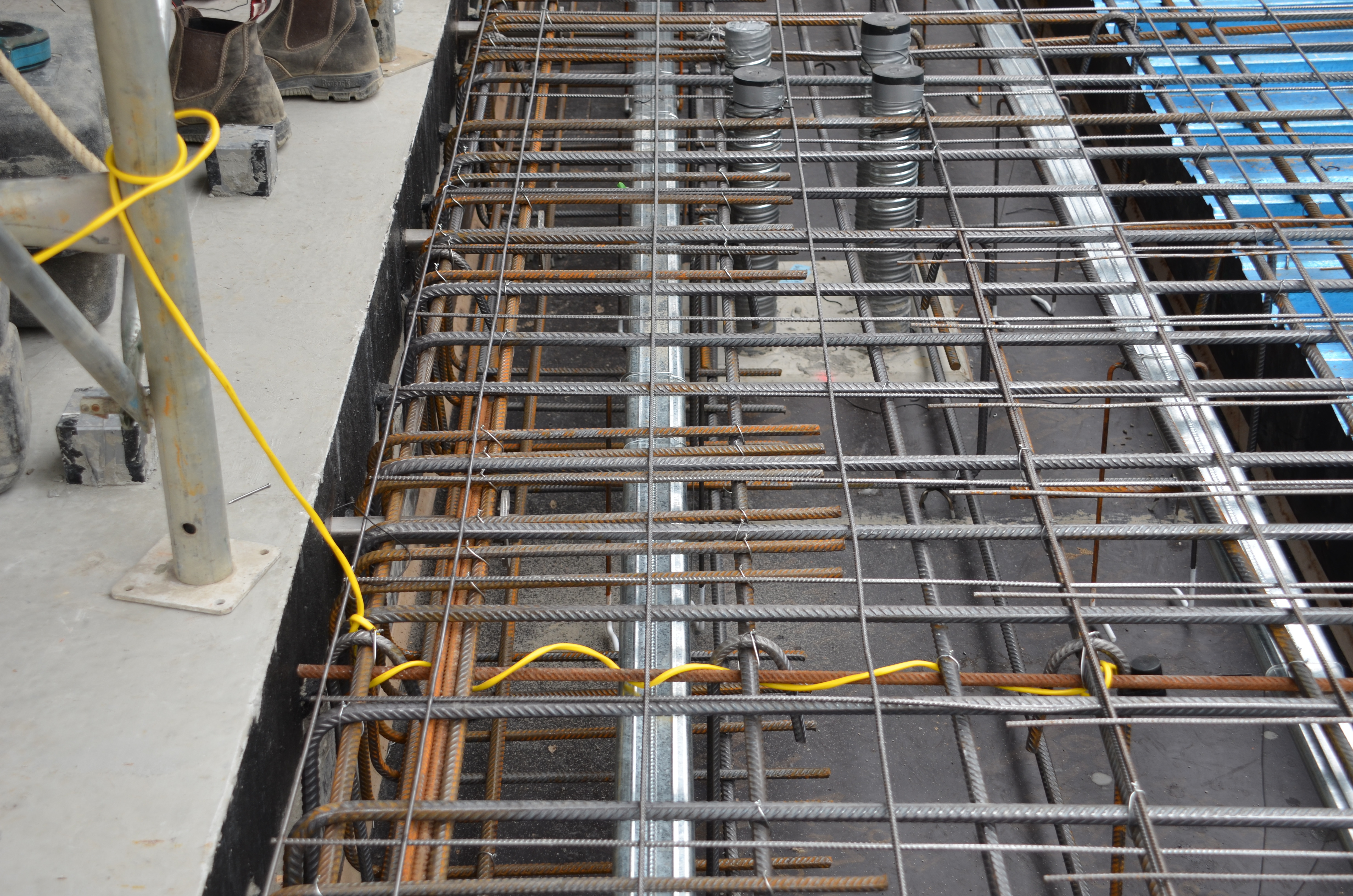 https://archive.abp.unimelb.edu.au/objects/images/Construction/Images/Concrete suspended slabs and beams/Levels 1-5 & formwork/DSC_2617.JPG