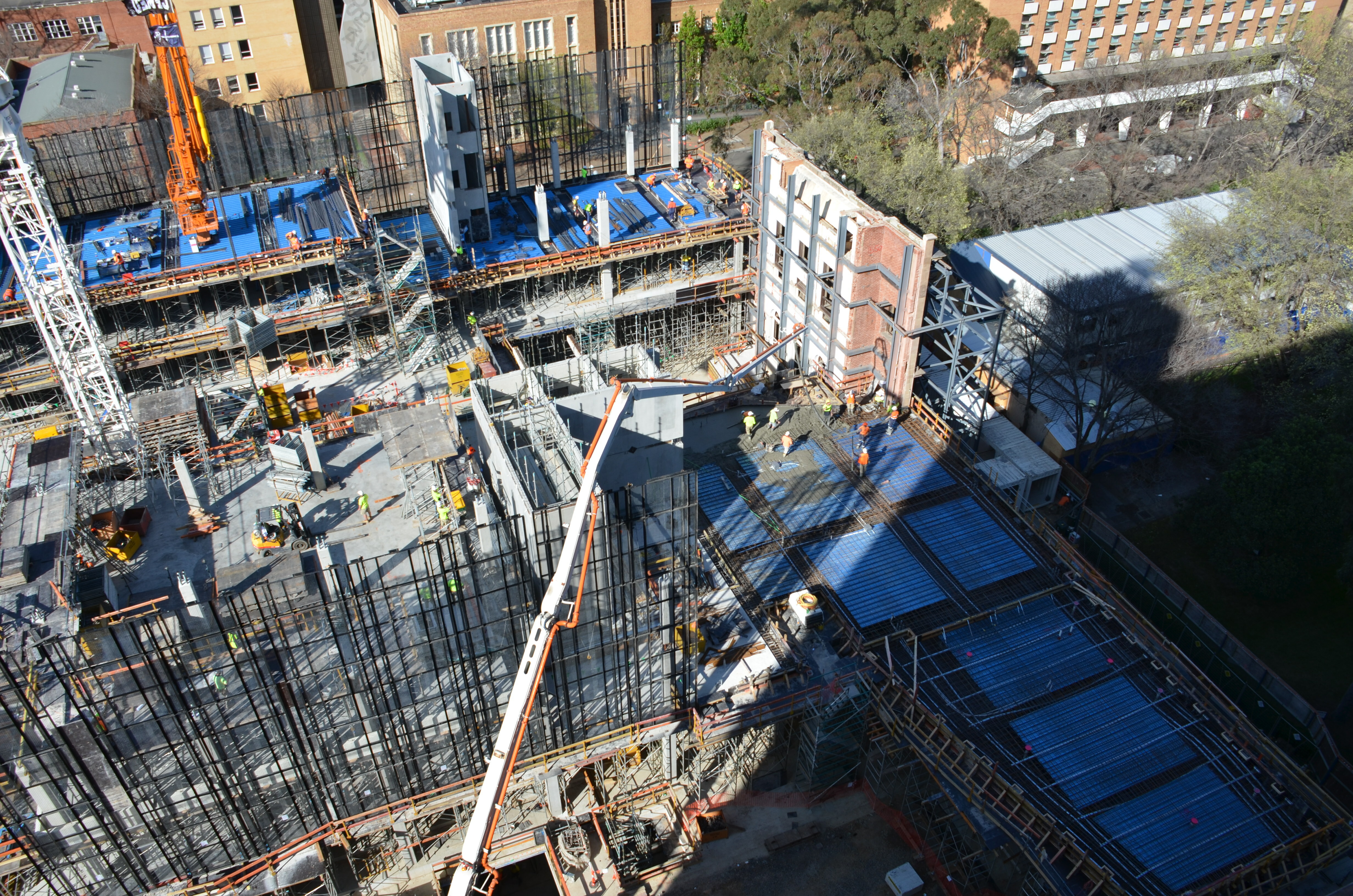 https://archive.abp.unimelb.edu.au/objects/images/Construction/Images/Concrete suspended slabs and beams/Levels 1-5 & formwork/DSC_2334.JPG