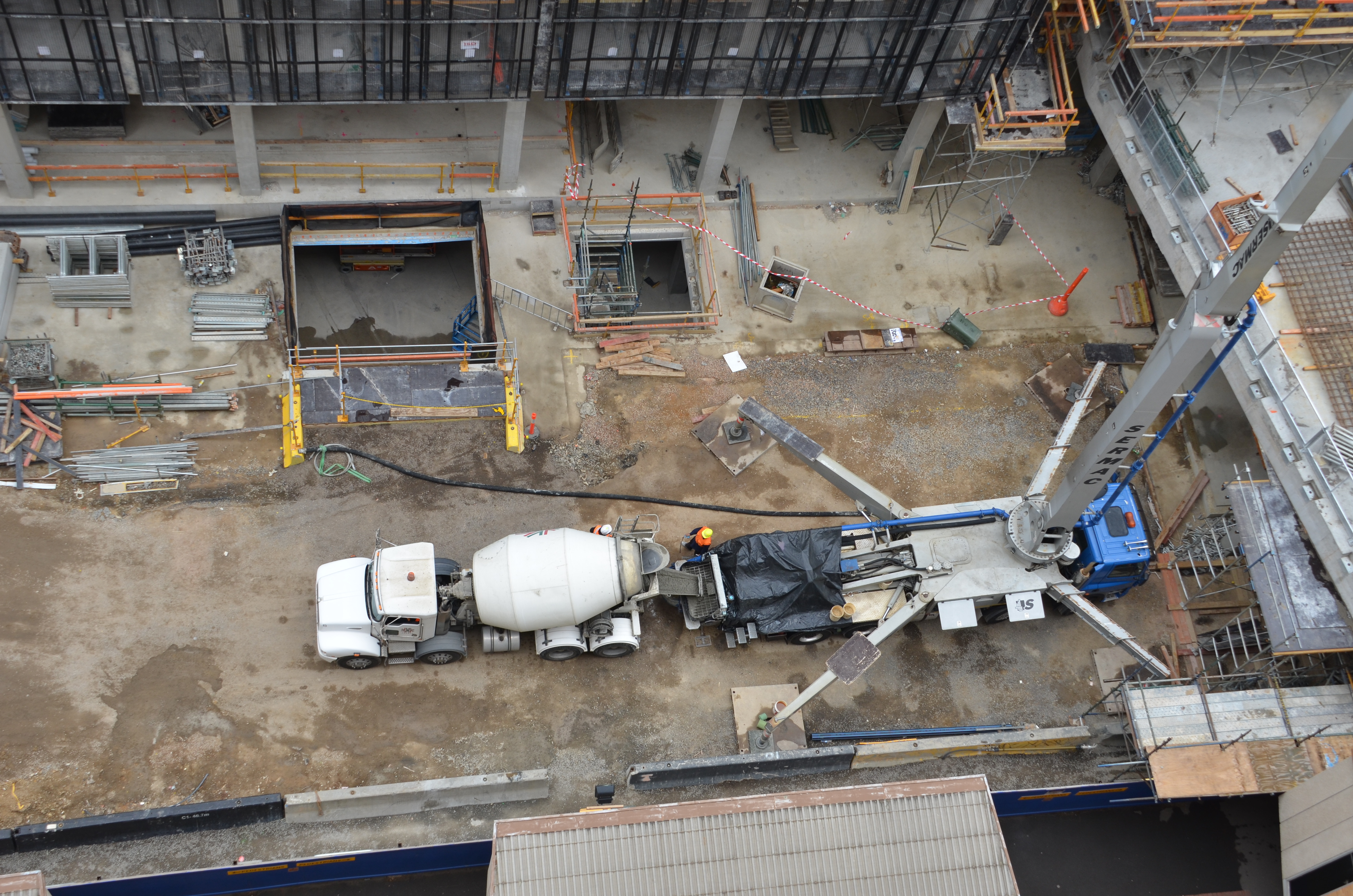https://archive.abp.unimelb.edu.au/objects/images/Construction/Images/Concrete suspended slabs and beams/Levels 1-5 & formwork/DSC_2956.JPG