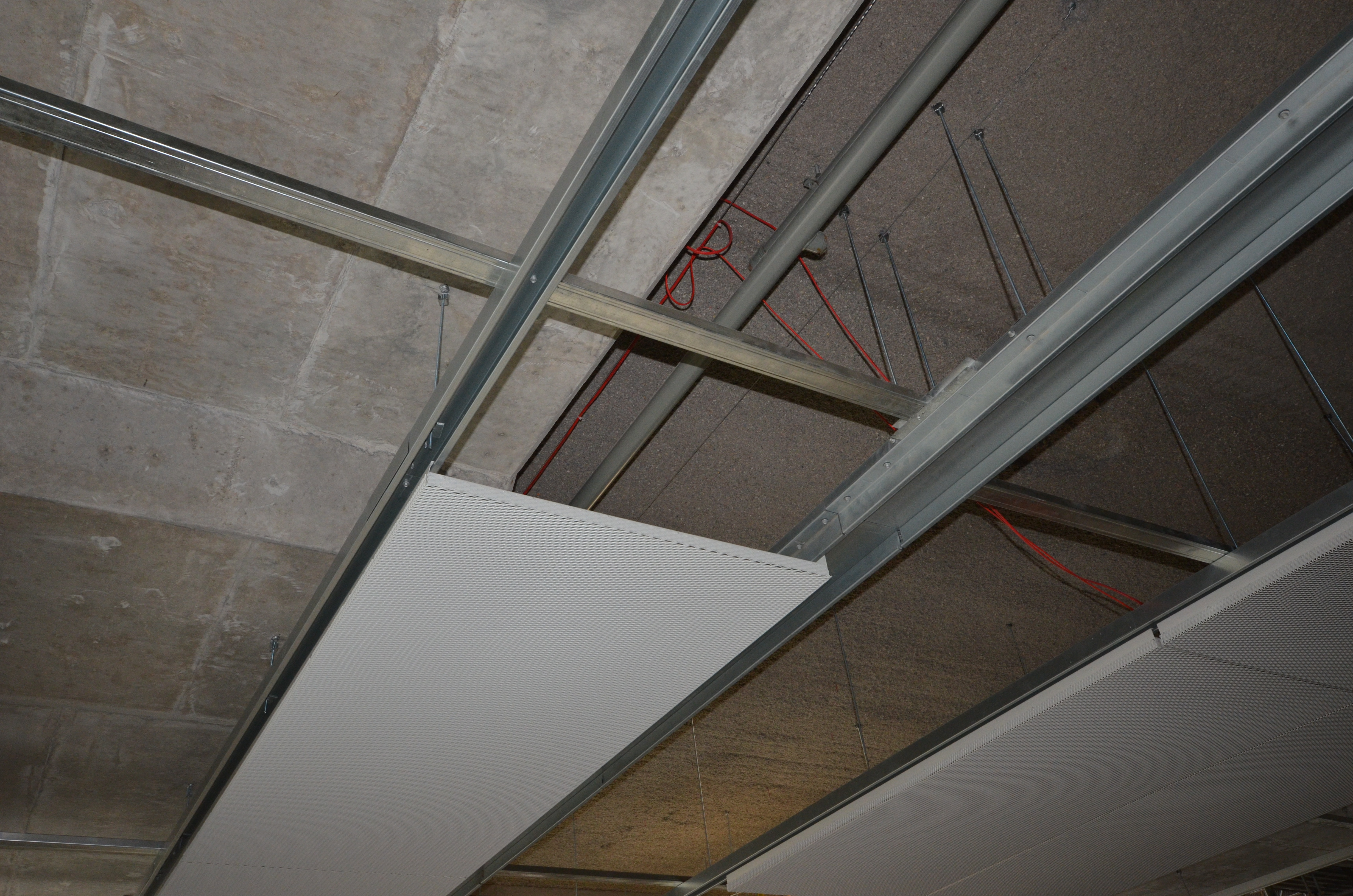 https://archive.abp.unimelb.edu.au/objects/images/Construction/Images/Ceilings/Perforated metal/DSC_8261.JPG
