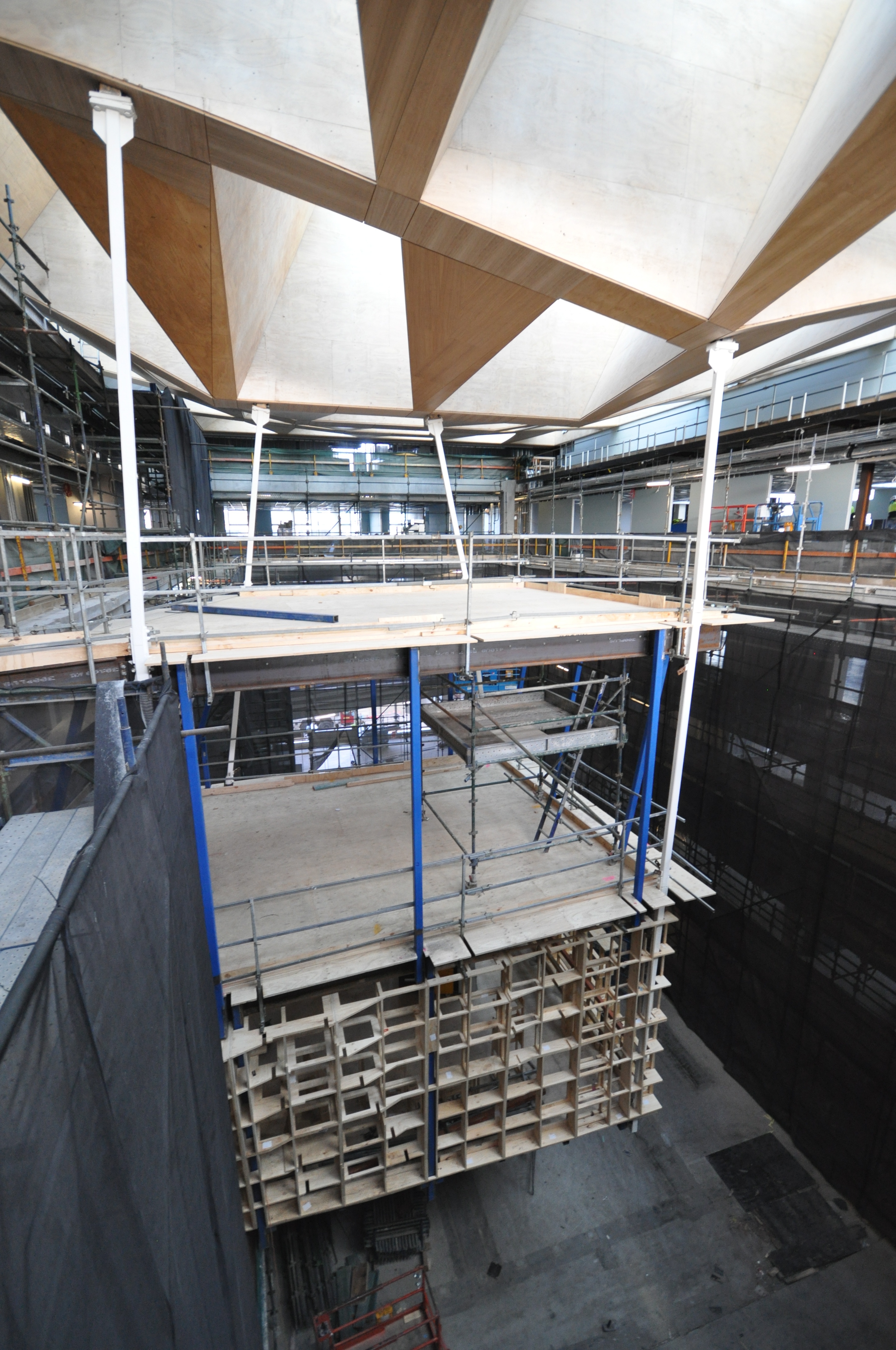 https://archive.abp.unimelb.edu.au/objects/images/Construction/Images/Hanging studio/Wall framing/DSC_7247.JPG https://archive.abp.unimelb.edu.au/objects/images/Construction/Images/Hanging studio/Wall framing/DSC_7247.JPG