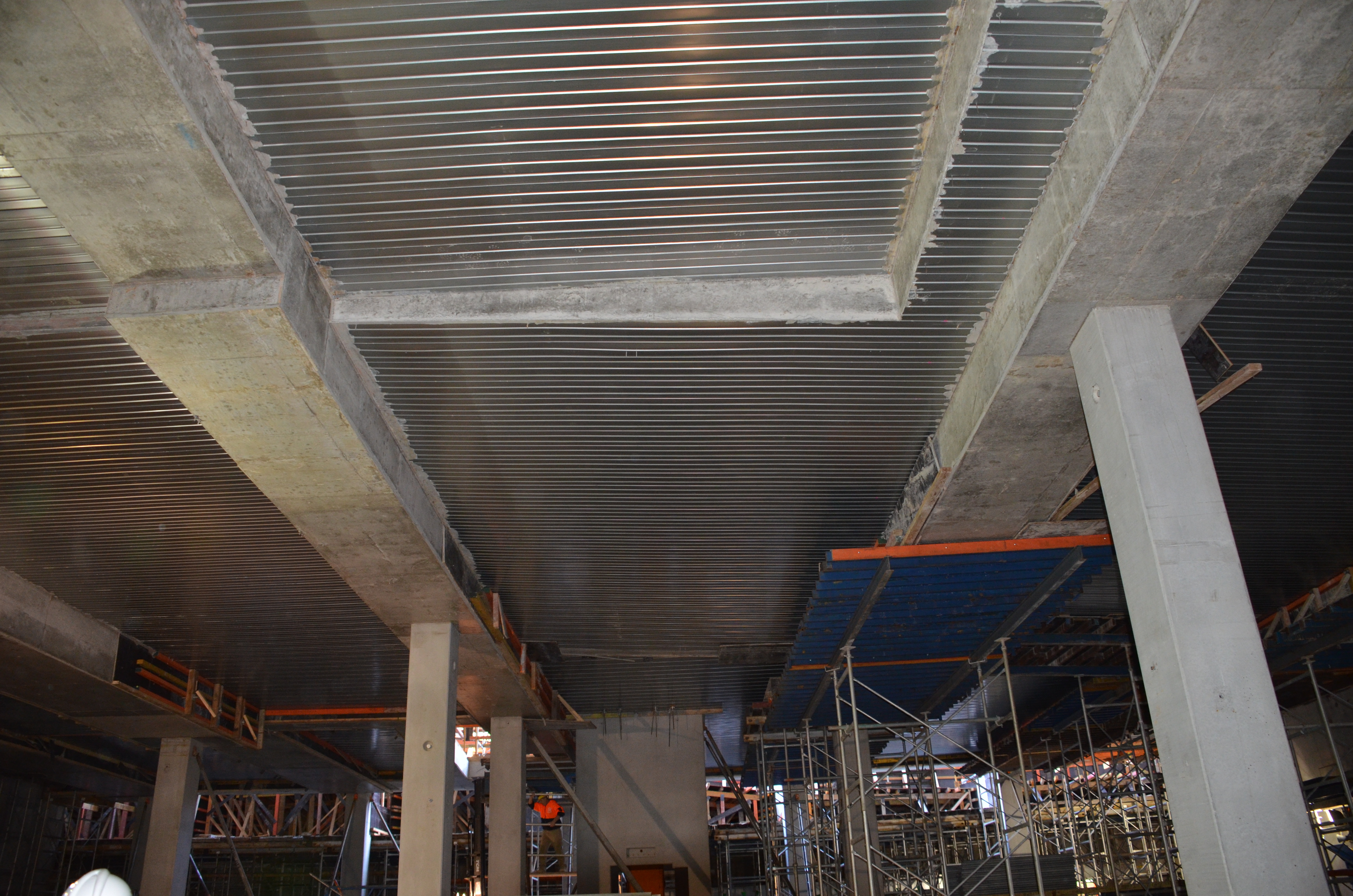 https://archive.abp.unimelb.edu.au/objects/images/Construction/Images/Concrete suspended slabs and beams/Formwork stripping/DSC_2434.JPG
