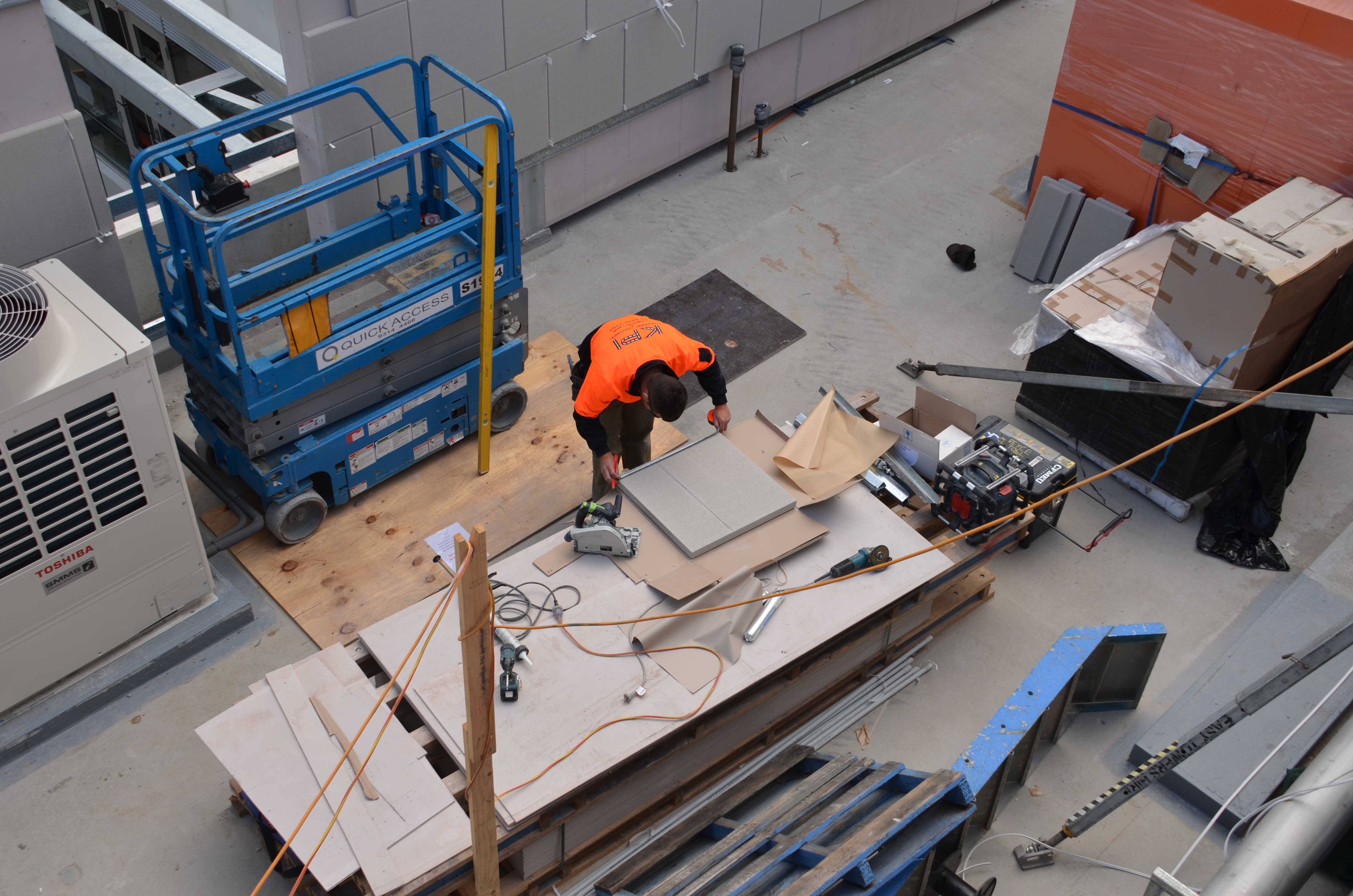 https://archive.abp.unimelb.edu.au/objects/images/Construction/Images/Roof/Plantroom claddings/DSC_5782.JPG